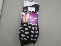 1 x pack of 3 x pairs of ladies design socks sizes 4-7 , new and packaged.