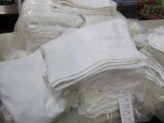 Large guest 100% Egyptian cotton towel, 40 x 60cm. New.