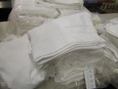 Large guest 100% Egyptian cotton towel, 40 x 60cm. New.