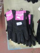 5x Pairs of ladies fleece gloves. All new in packaging.