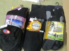 12x Pairs of thermal / hiking socks (6x are 4-6 & 6x are 6-11). All new in packaging.