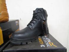Regatta Crumpsall safety boots (size UK8), new