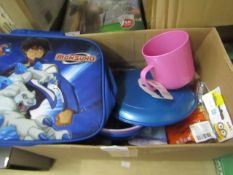 Box of approx 16 x various items such as plastic bowls , plastic cups and much more.