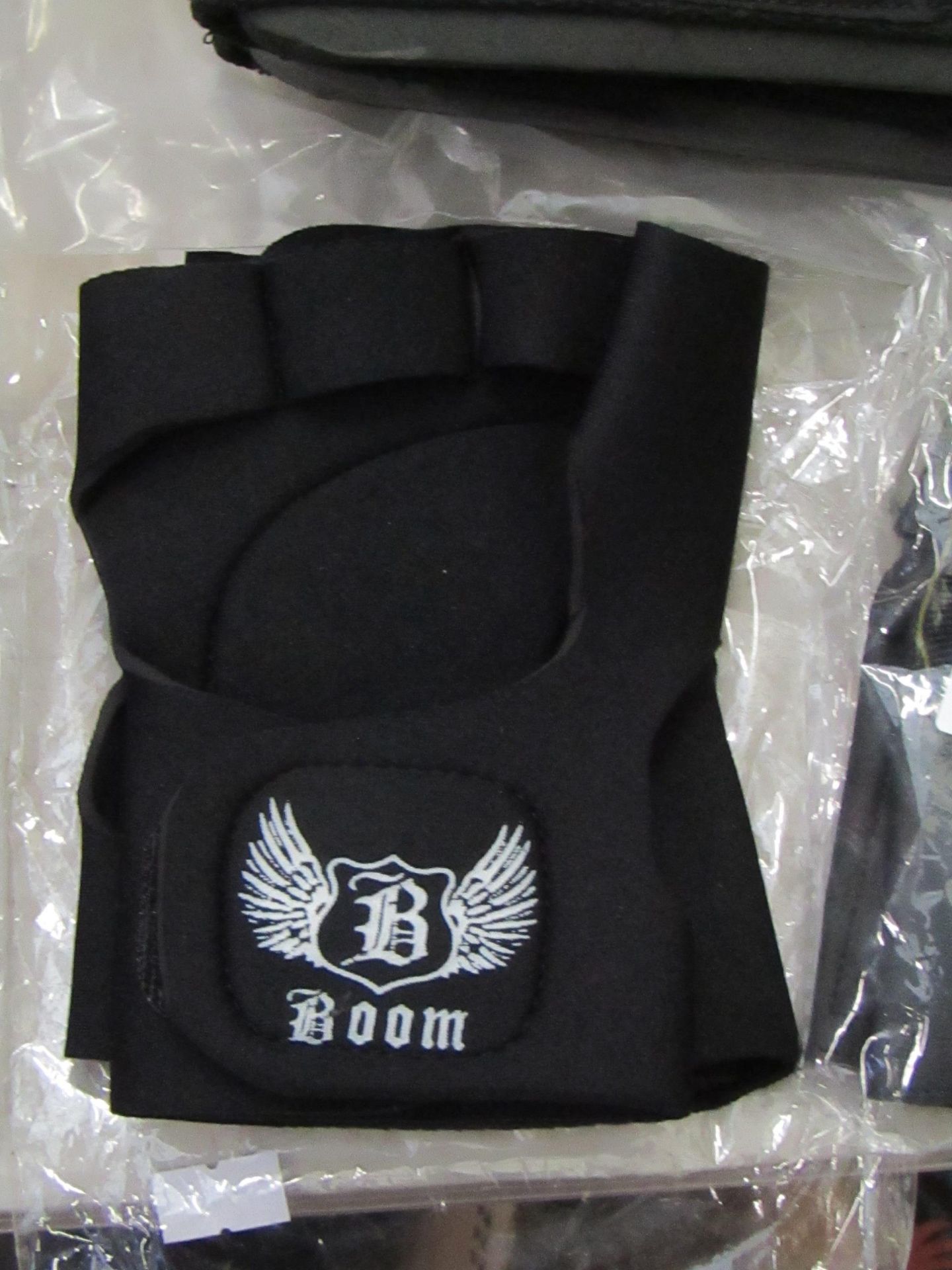 Boom Pro MMA Black Gloves new size L new