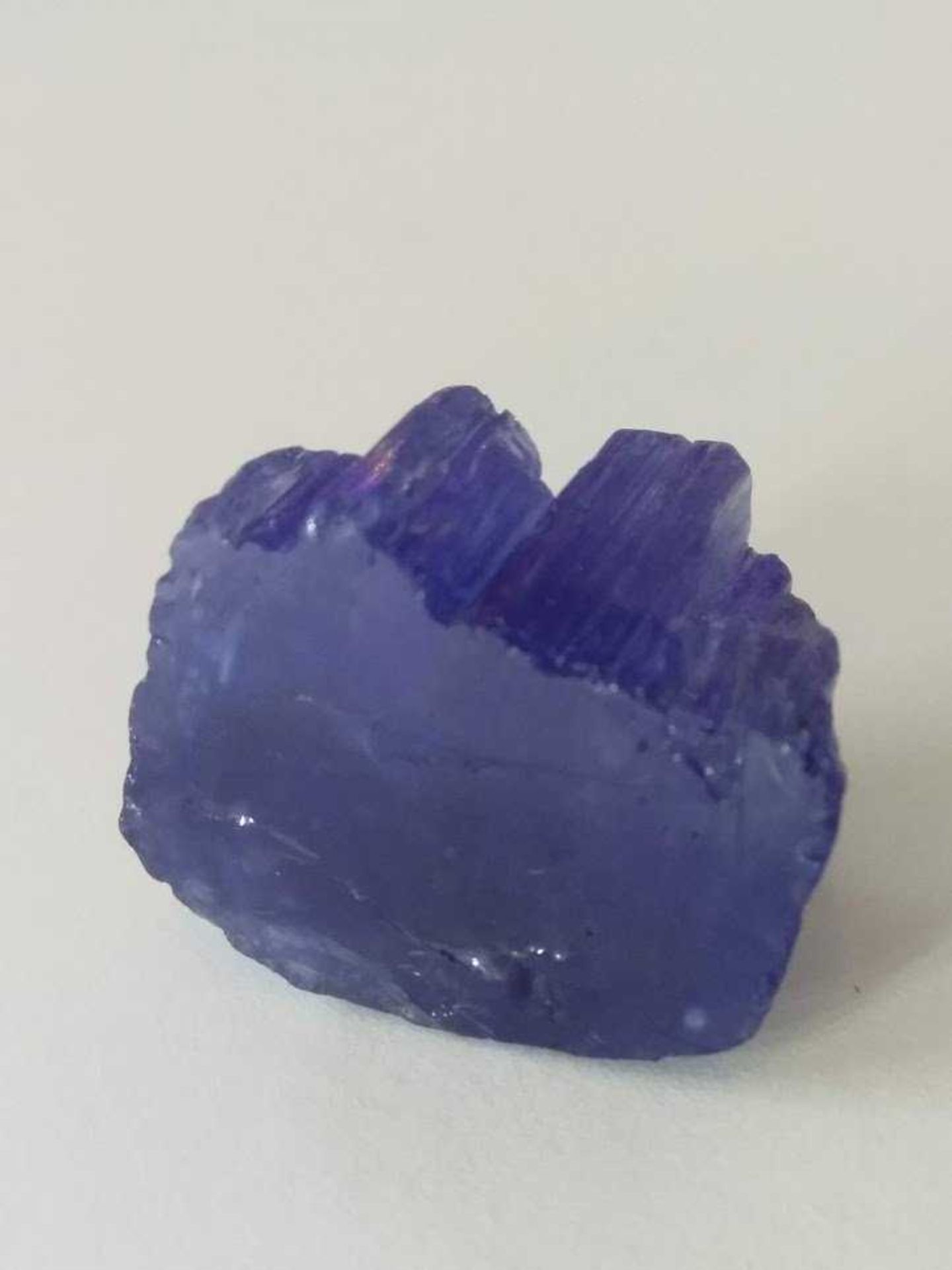 HIGH VALUE - An incredible IGL&I certified - Stunning Blue colour - large 108 Carat Natural - Image 2 of 3