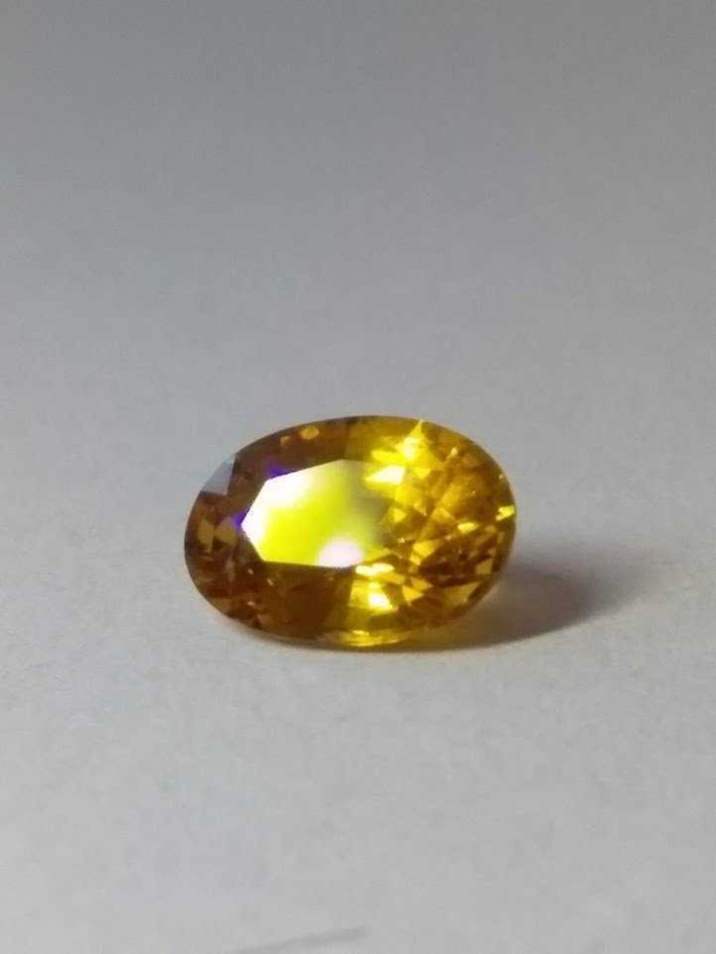 This stunning Golden yellow Sapphire origin Songea - Tanzania - Transparent - VS Clarity - - Image 2 of 2