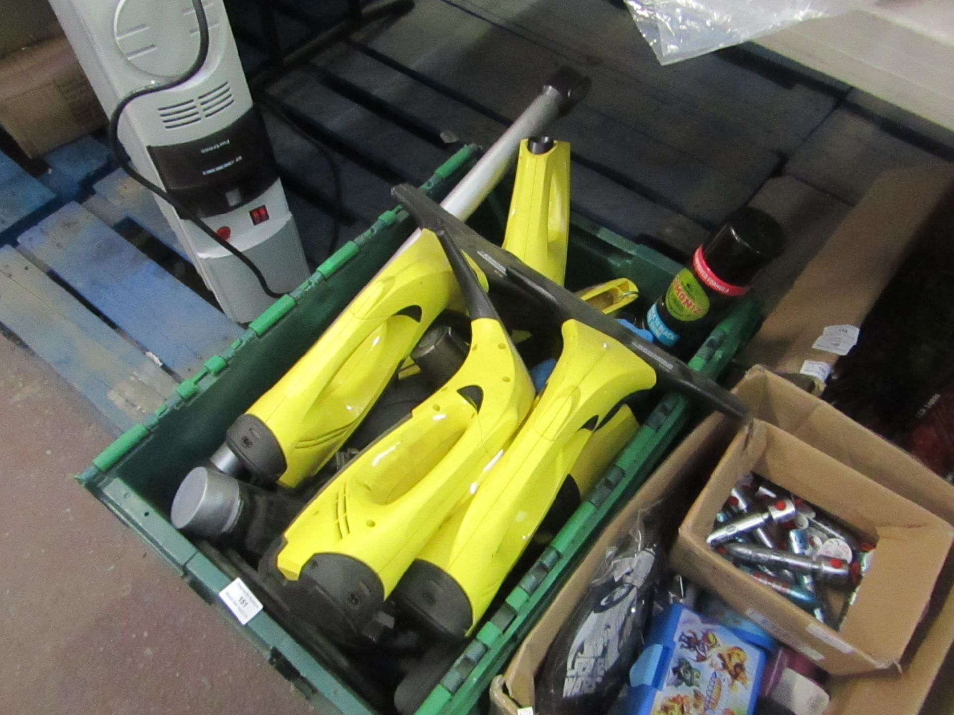 Box containing approx 10-15x various Karcher vacuum parts. All unchecked.