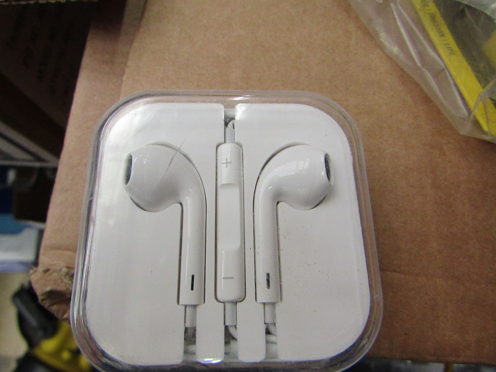 5 x of Apple earphones , untested and packaged.