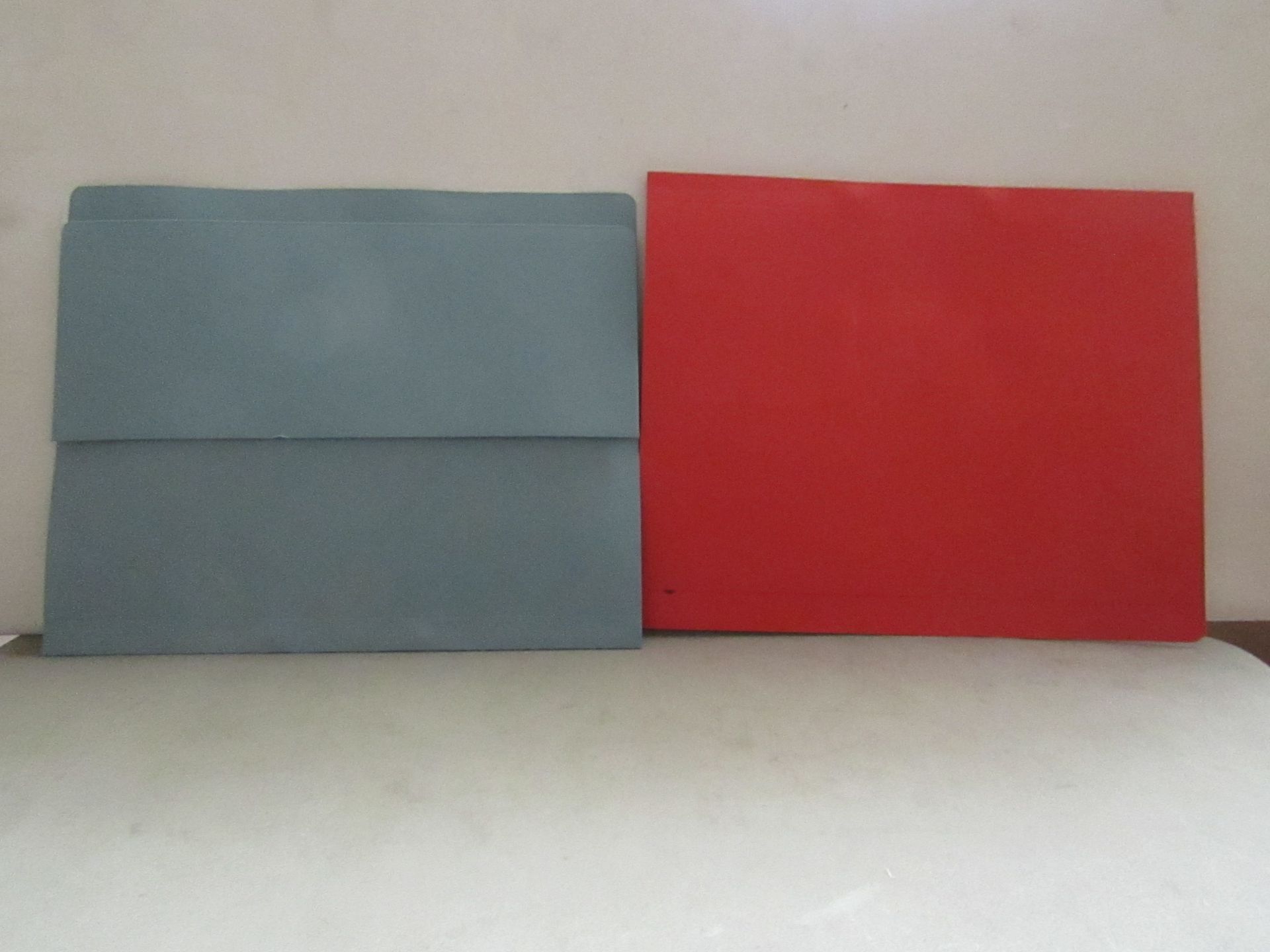 2 x Boxes of approx 22 transfer spring pocket files one box blue the other is red.