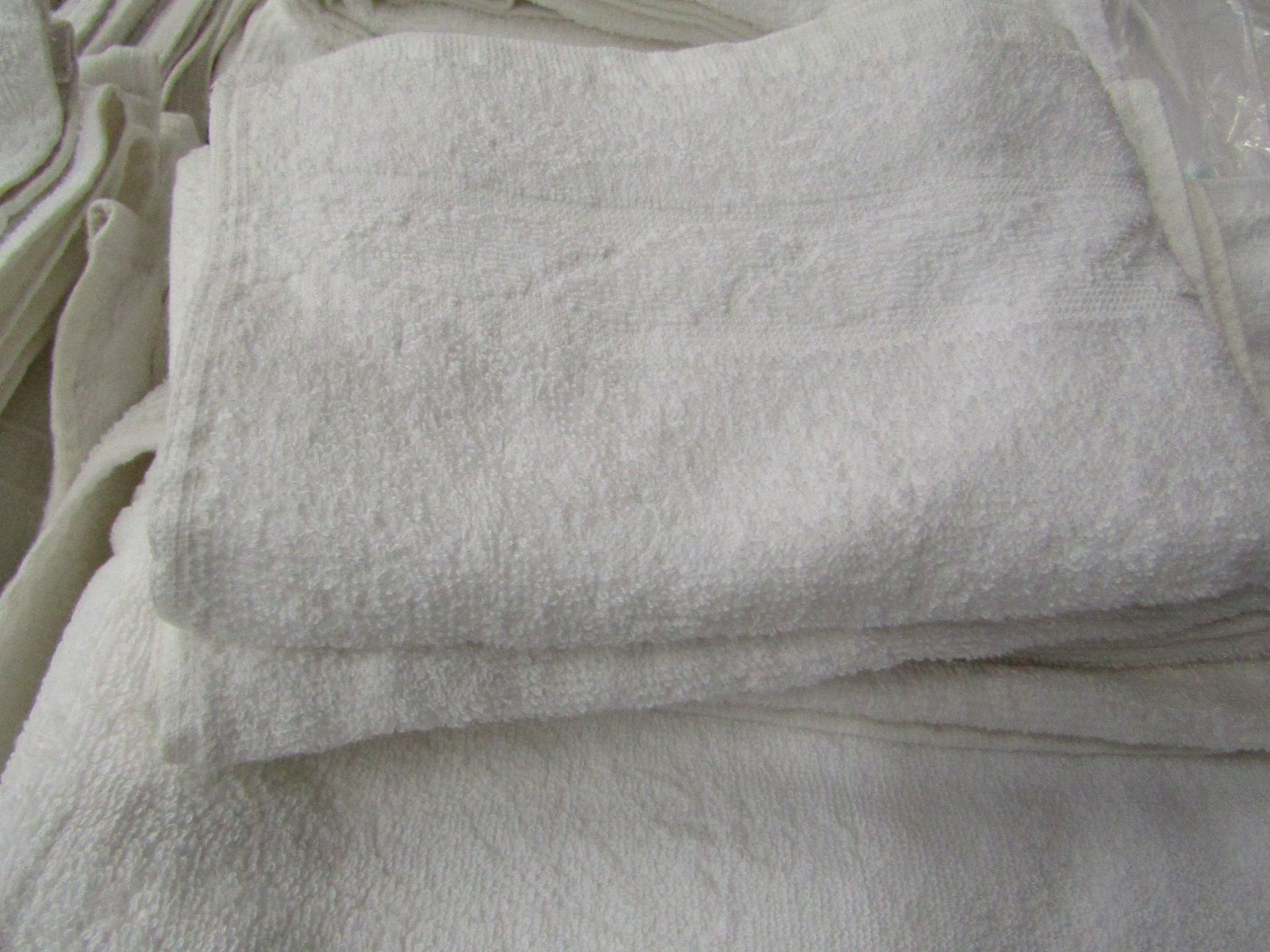 4 X Items being 2 X Hand Towels approx 100 X 60 CM 2 Large Guest Towels approx 40 X 60 CM all