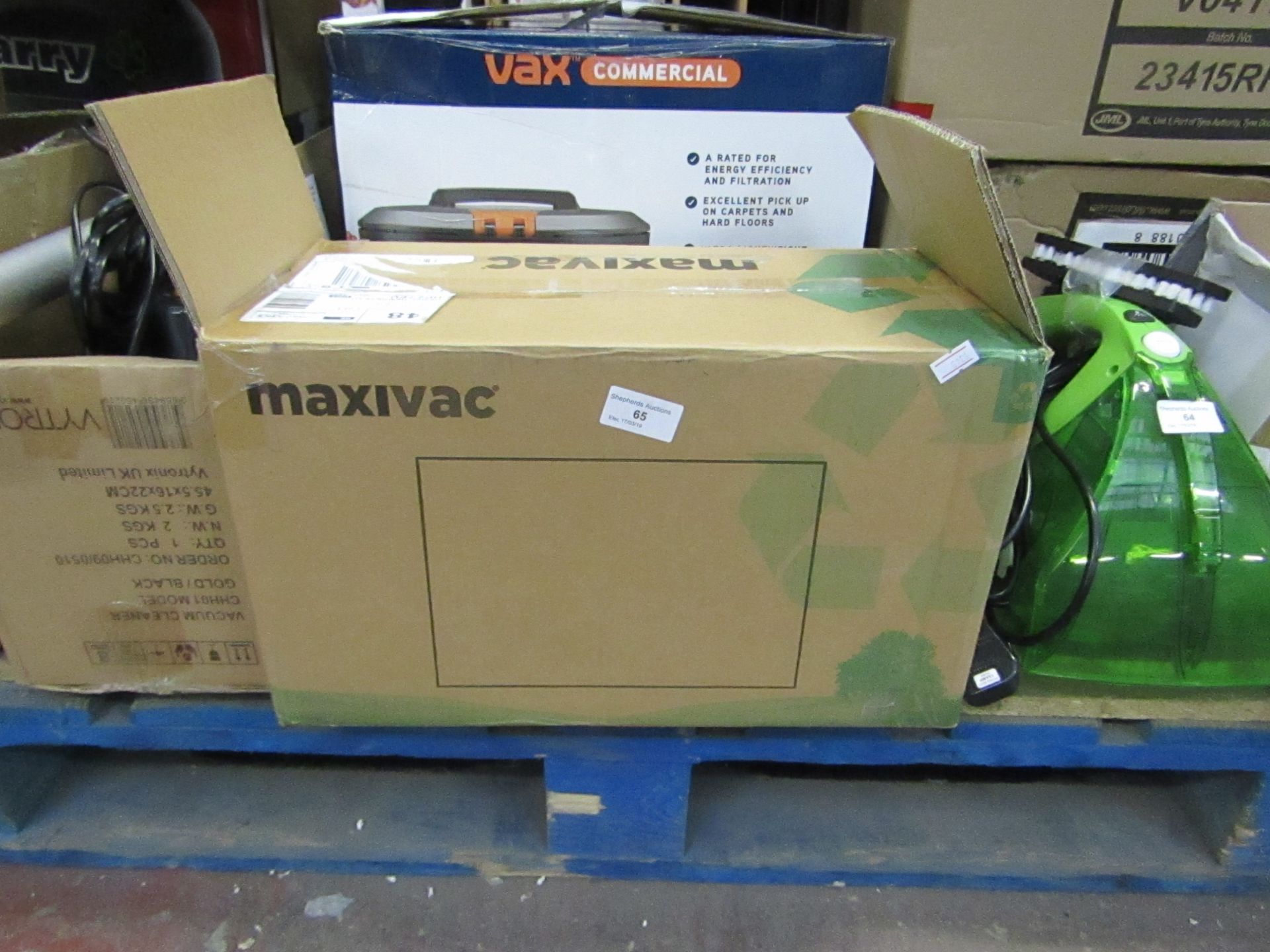 Maxivac carpet and upholstery cleaner, tested working and boxed