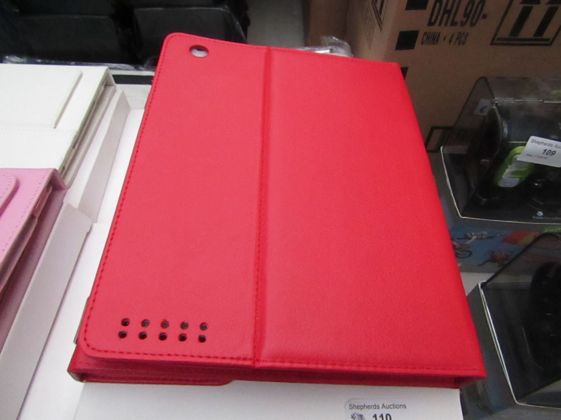 Bluetooth keyboard for iPad, new and boxed.  See picture for design and colour