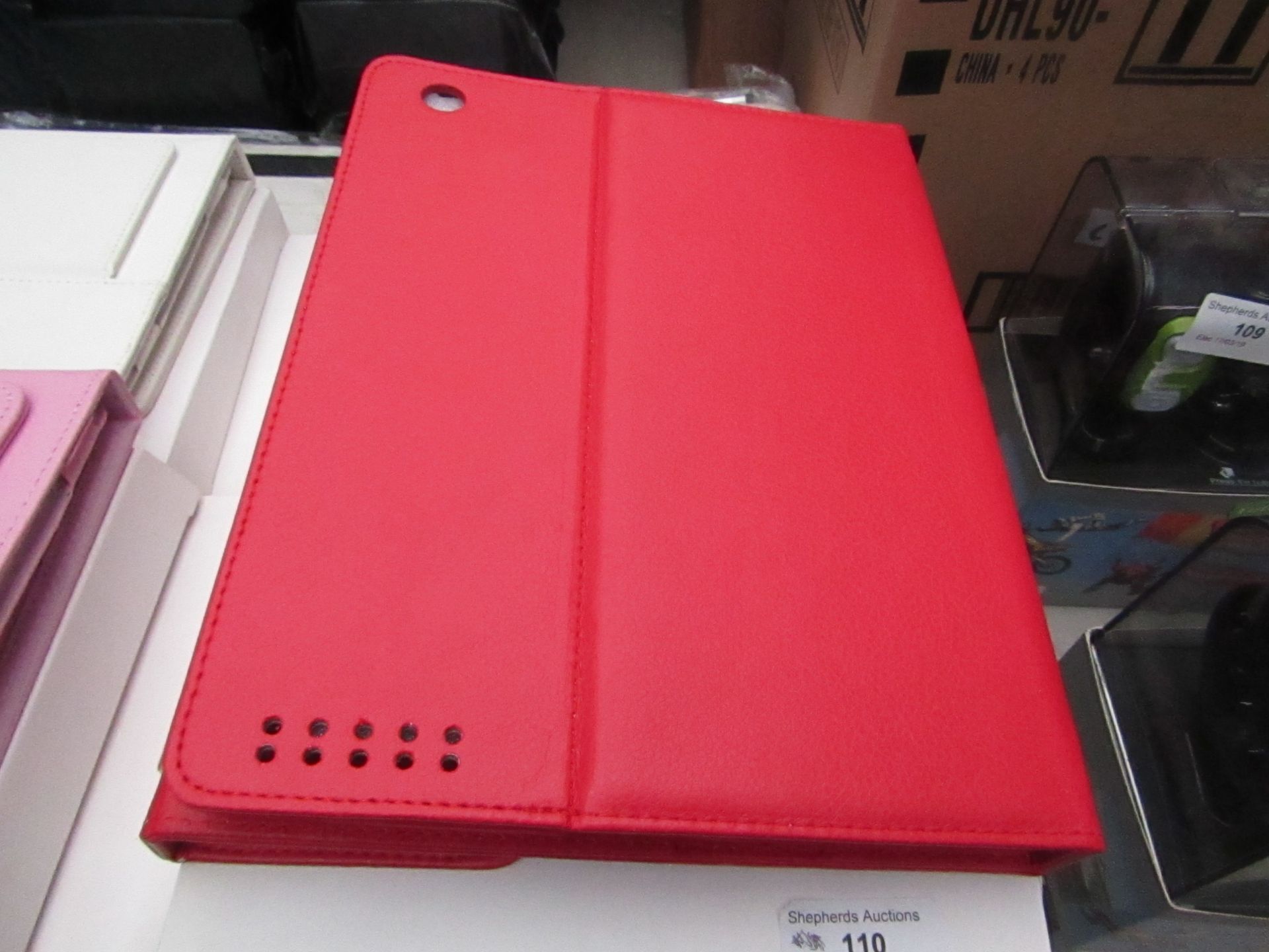 Bluetooth keyboard for iPad, new and boxed.  See picture for design and colour