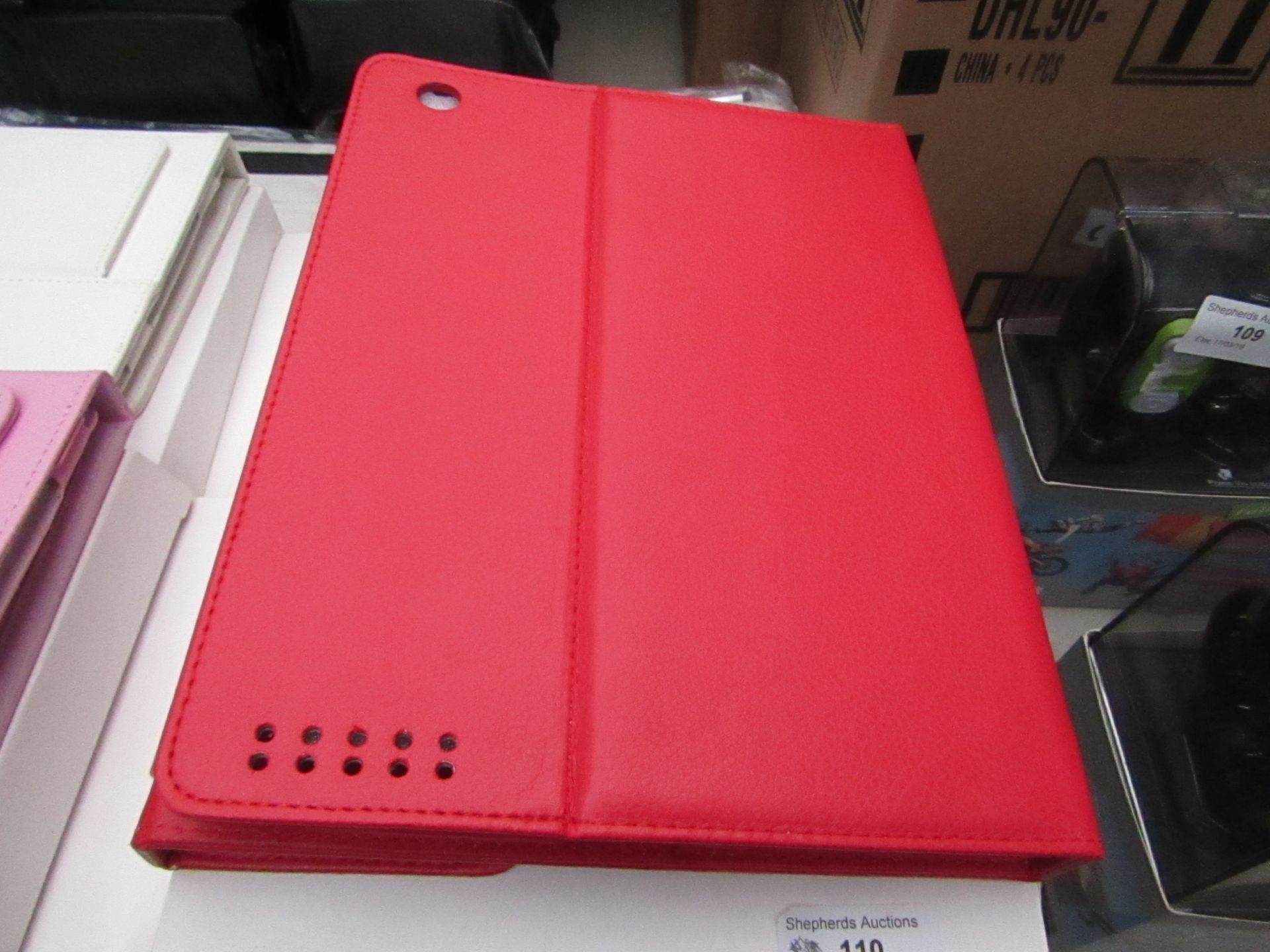 Bluetooth keyboard for iPad, new and boxed.  See picture for design and colour