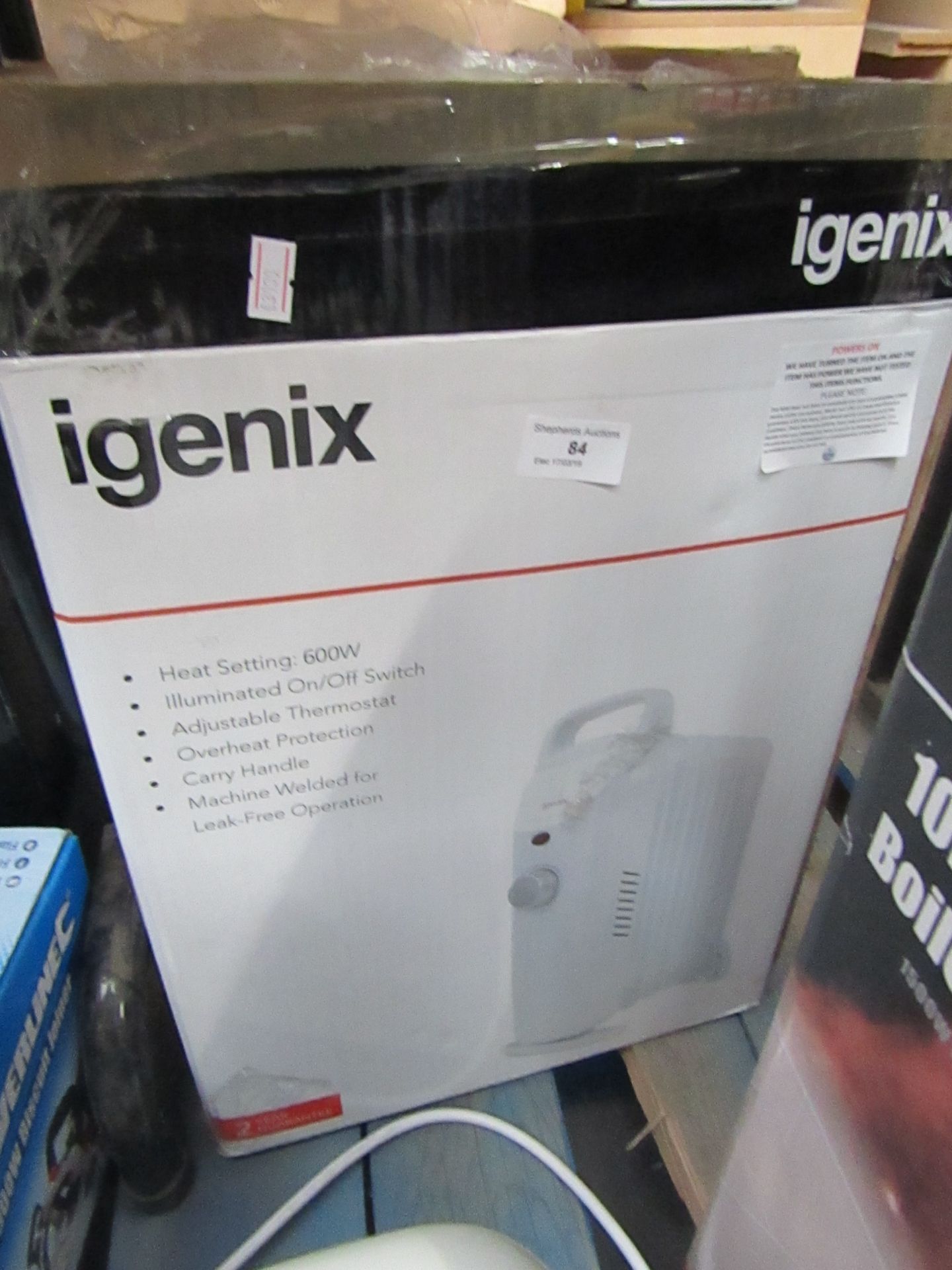 Igenix heater, powers on and boxed