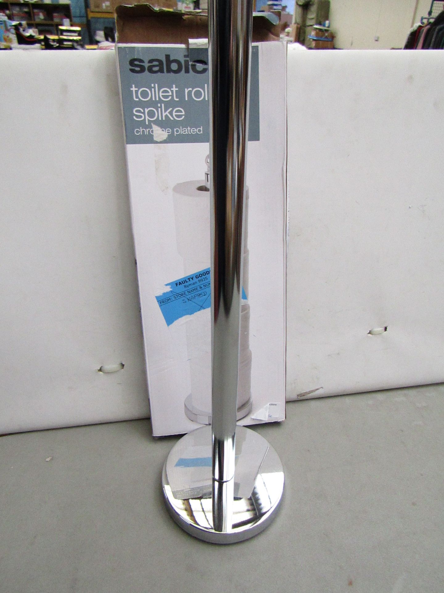 Sabichi Toilet Roll Spike Chrome Plated, Base is loose.