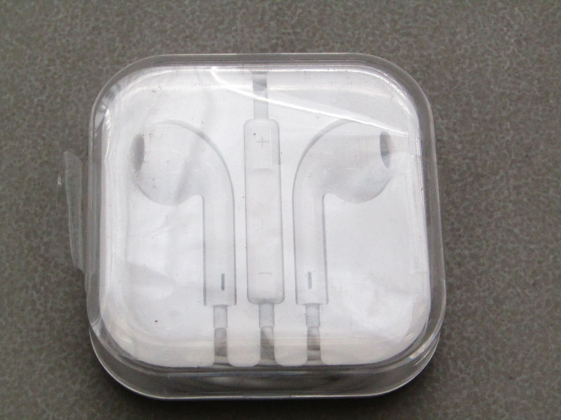 9 X Apple Earphones packaged & unchecked