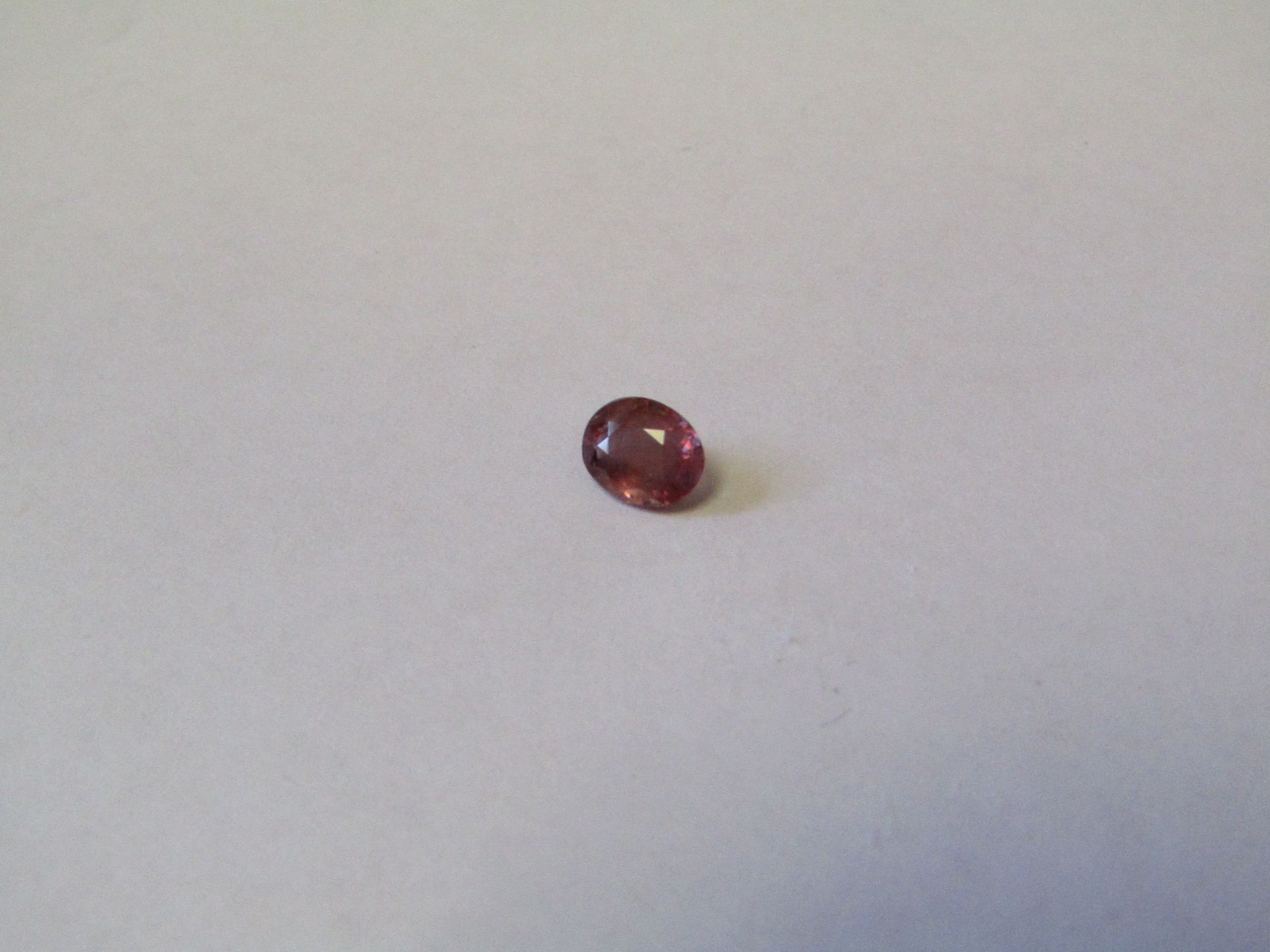 A truly stunning Natural 0.70 carat Sapphire - Untreated - this will add sparkle to any bespoke - Image 2 of 4