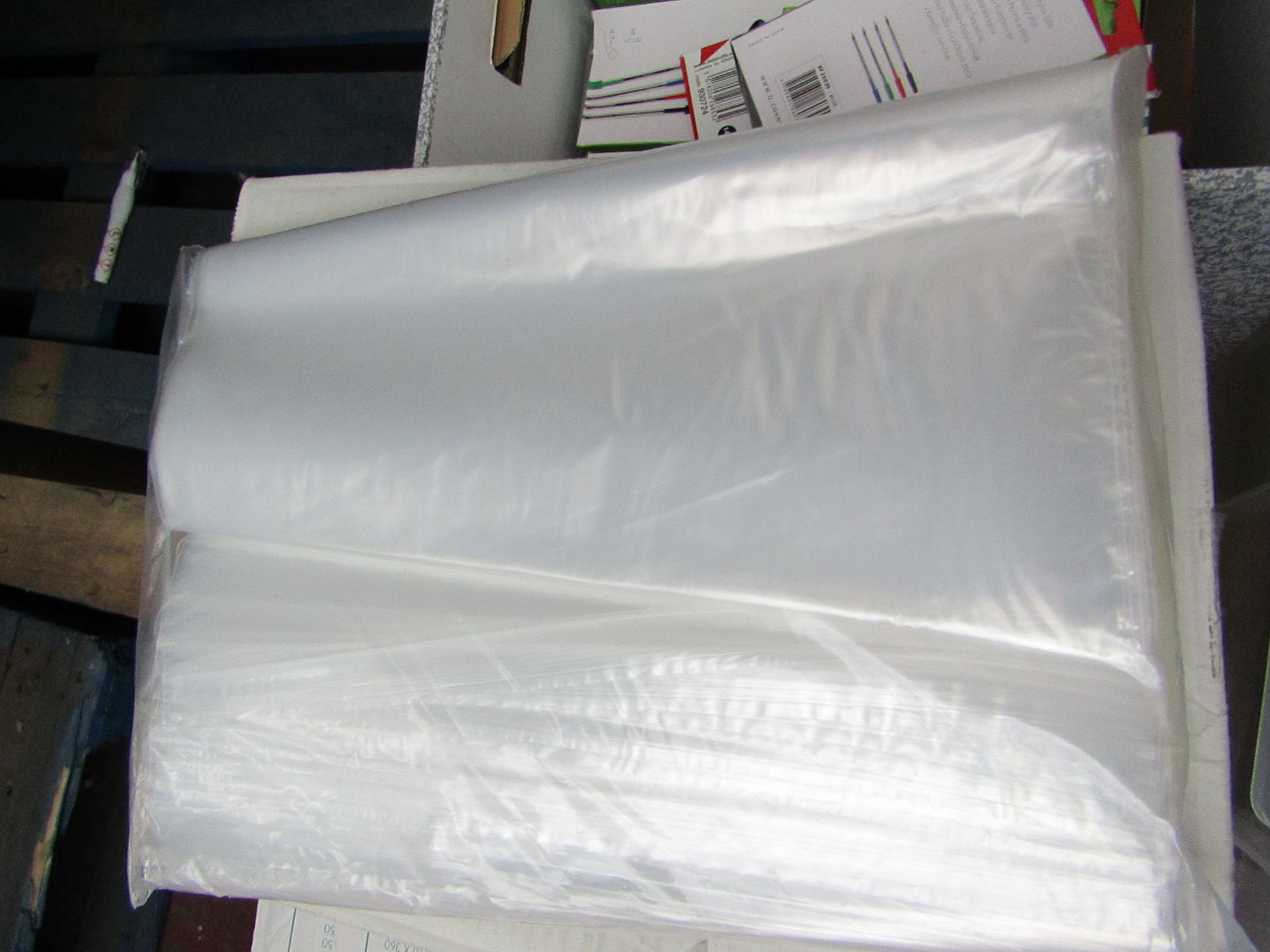 Boix of approx 1000x 13"x18" grip seal clear bags.