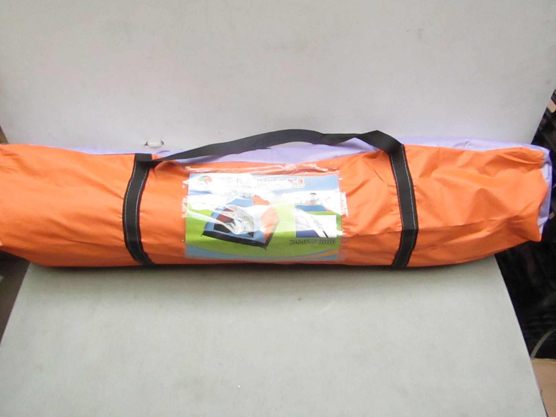 6 Man Pop up Tent. 220x250x150 cm. Unused in Carry case.