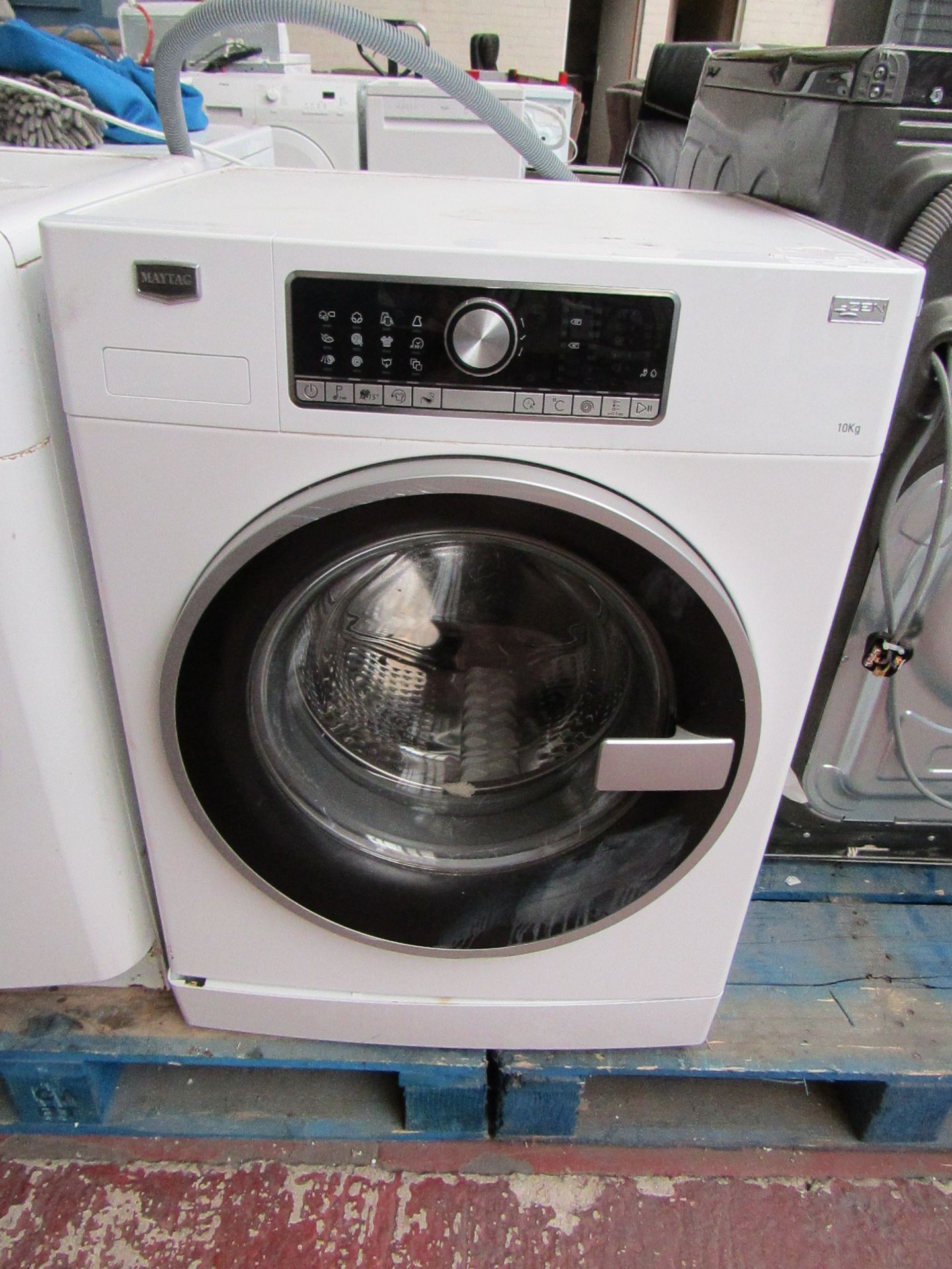 Maytag Zen 10Kg washing machine, powers on and Spins