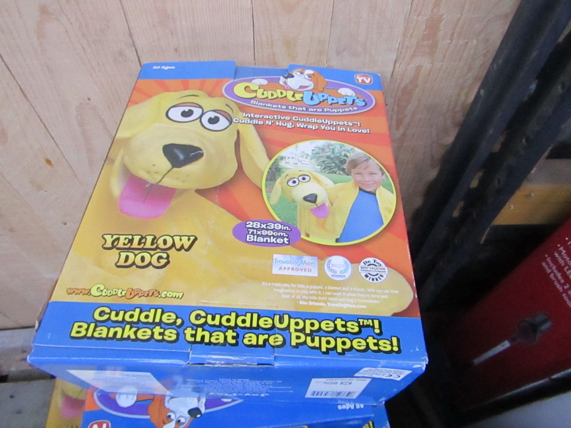 2x Cuddle Pets puppet blankets, both new and boxed.