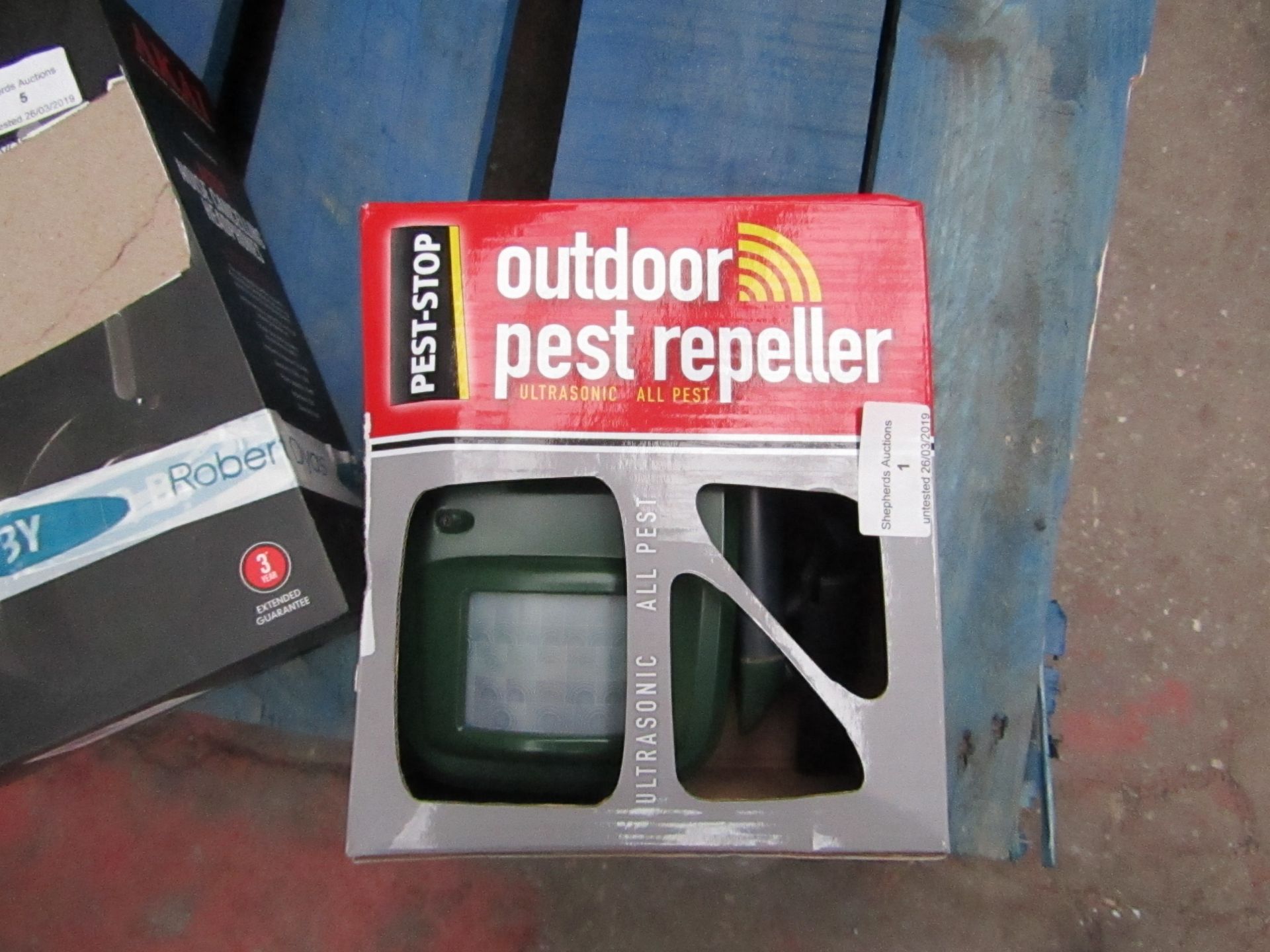 Pest stop out door pest ultra sonic pest repeller Boxed and unchecked