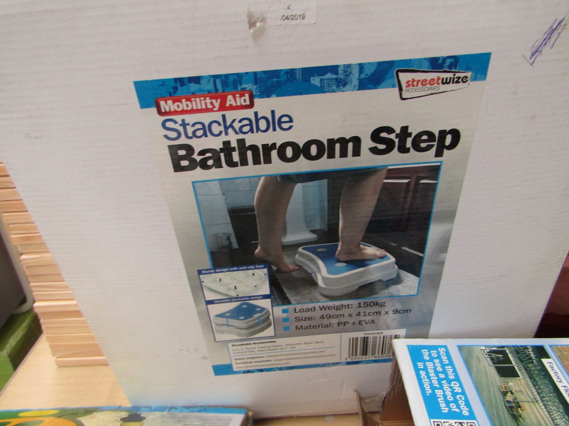 Streetwize Stackable Bathroom Step boxed & unchecked
