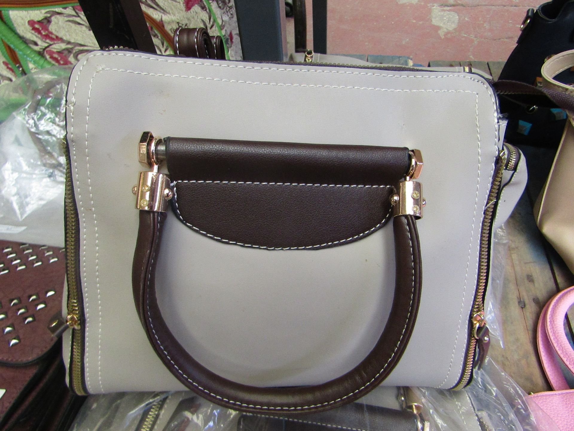 1 x Ladies Fashion Handbag (see pictures for design)