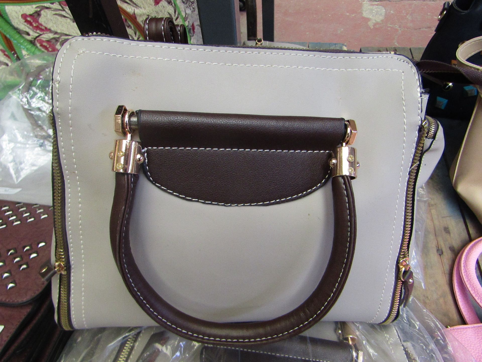 1 x Ladies Fashion Handbag (see pictures for design)