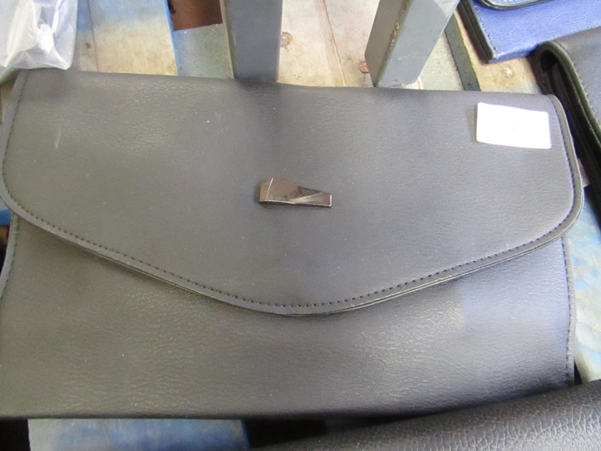 1 x Ladies Fashion Handbag (see pictures for design)