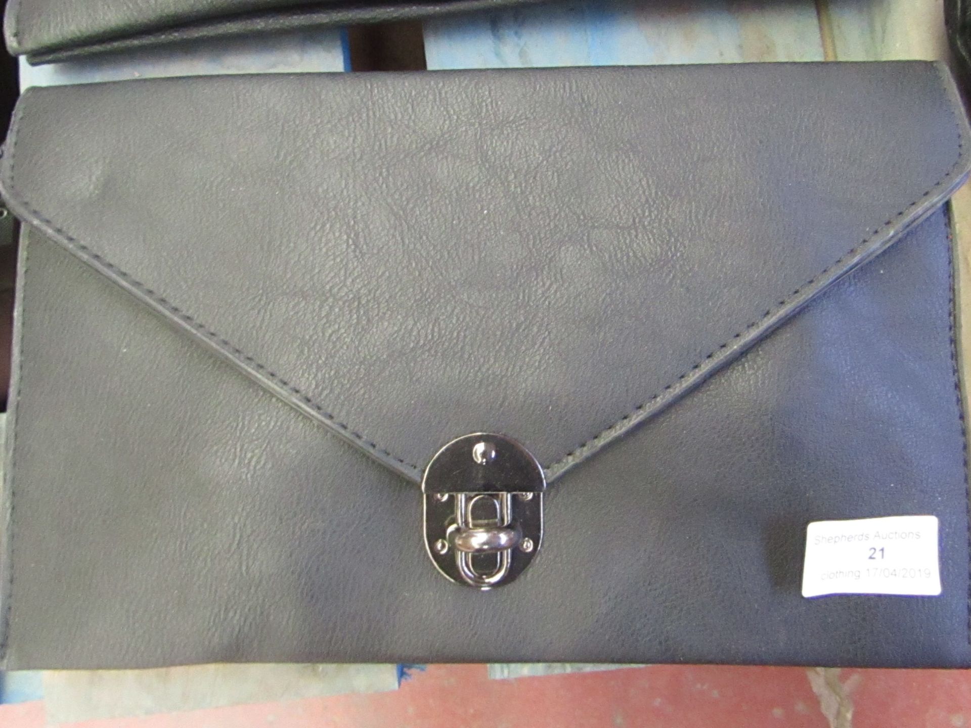 1 x Ladies Fashion Handbag (see pictures for design)