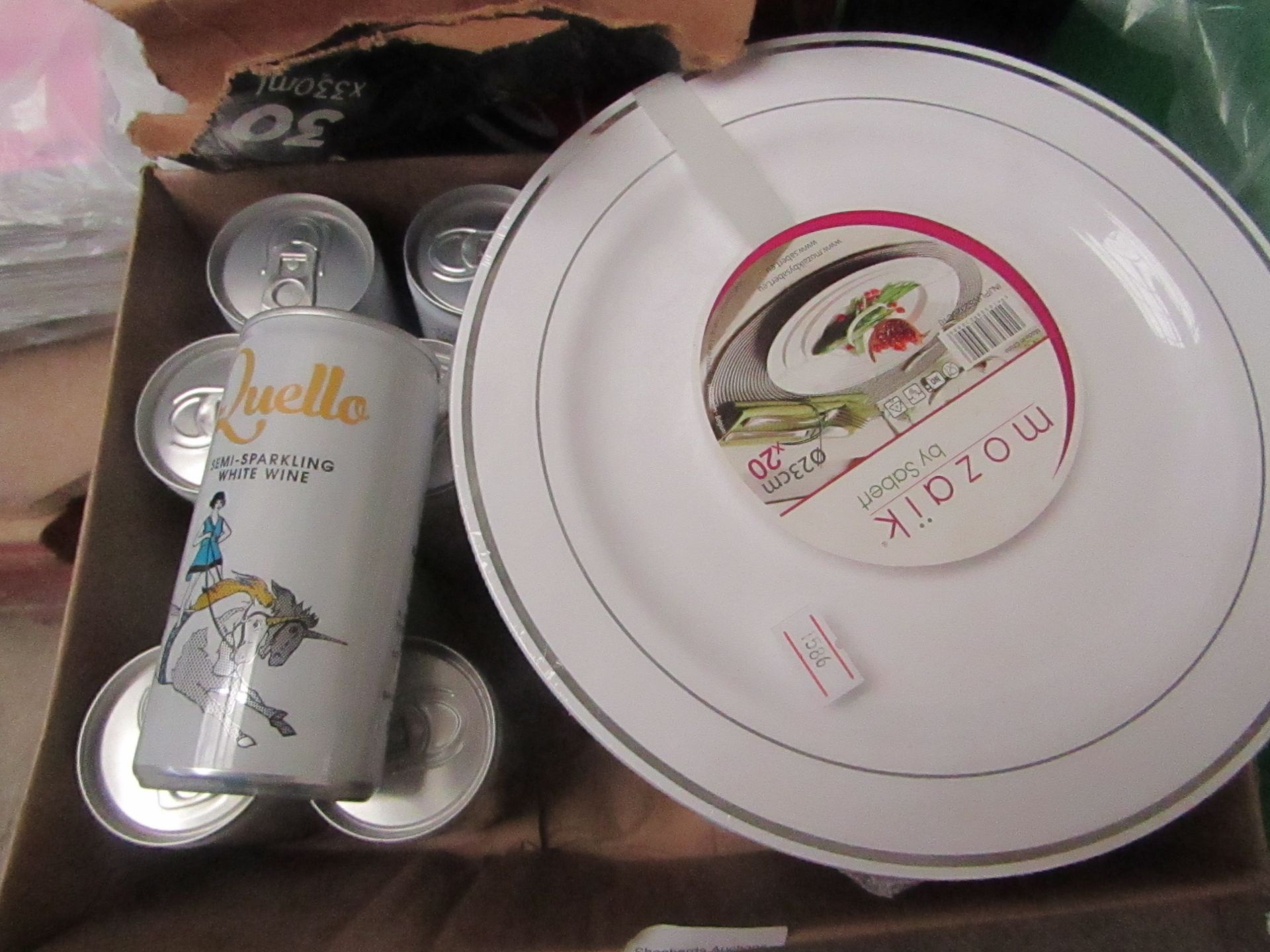 15 x Cans of Quello Semi-sparkling White Wine 200mls & 1 x Set of 20 23cm Mozaik Plastic Plates