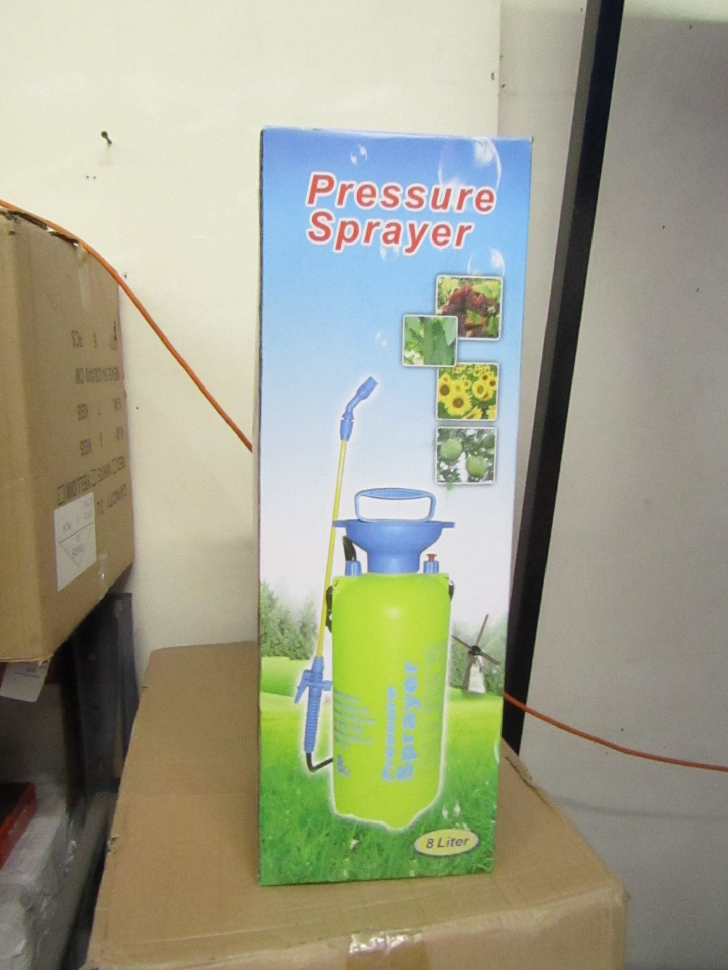 box of 6x 8ltr Pressure sprayers, boxed and unused