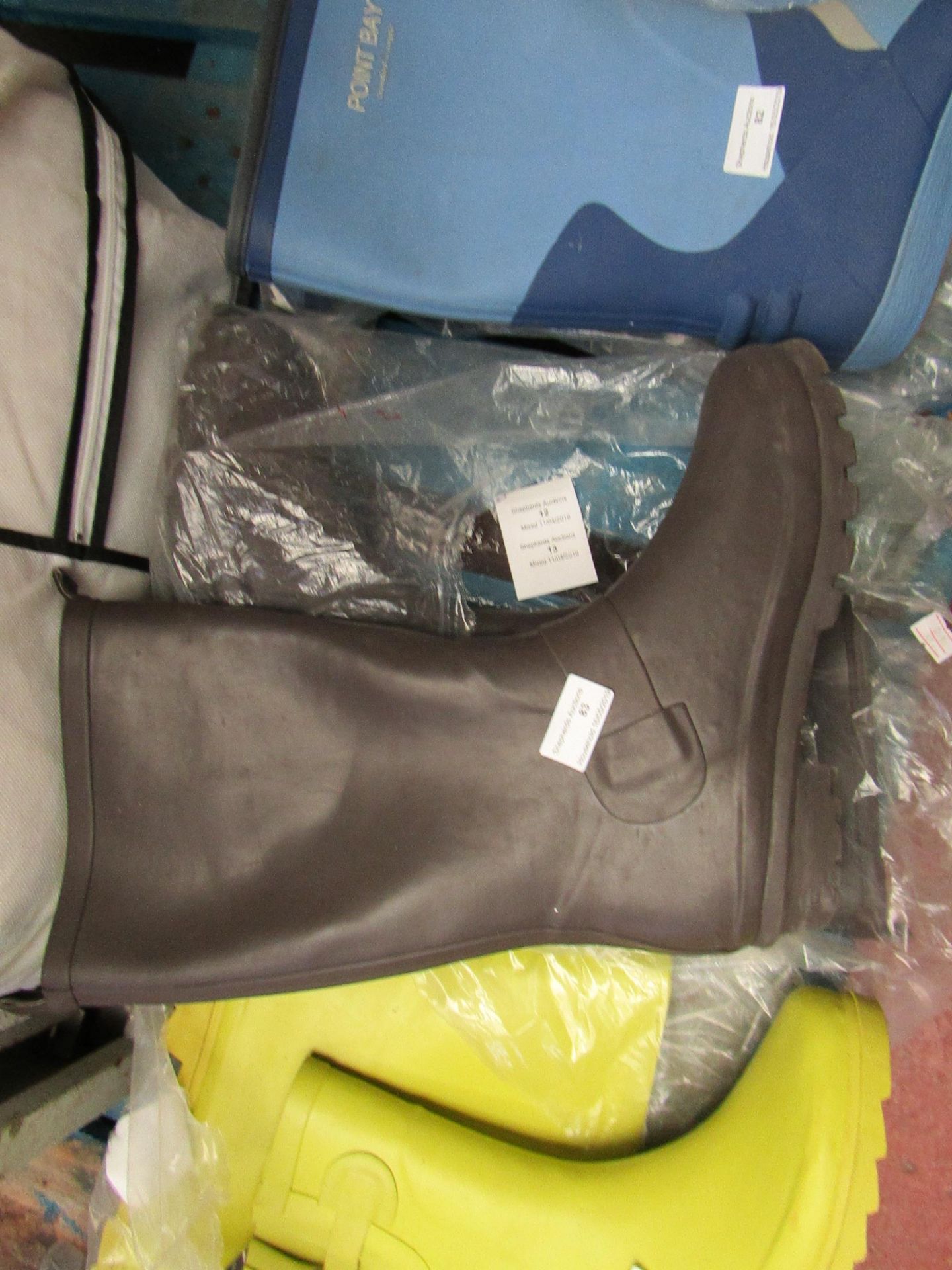 Hum wellies, size 8, unused.