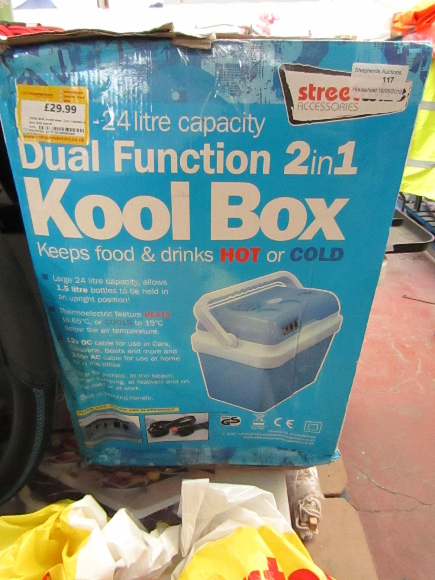 Streetwize electric 24L dual function 2 in 1 kool box, untested and boxed.