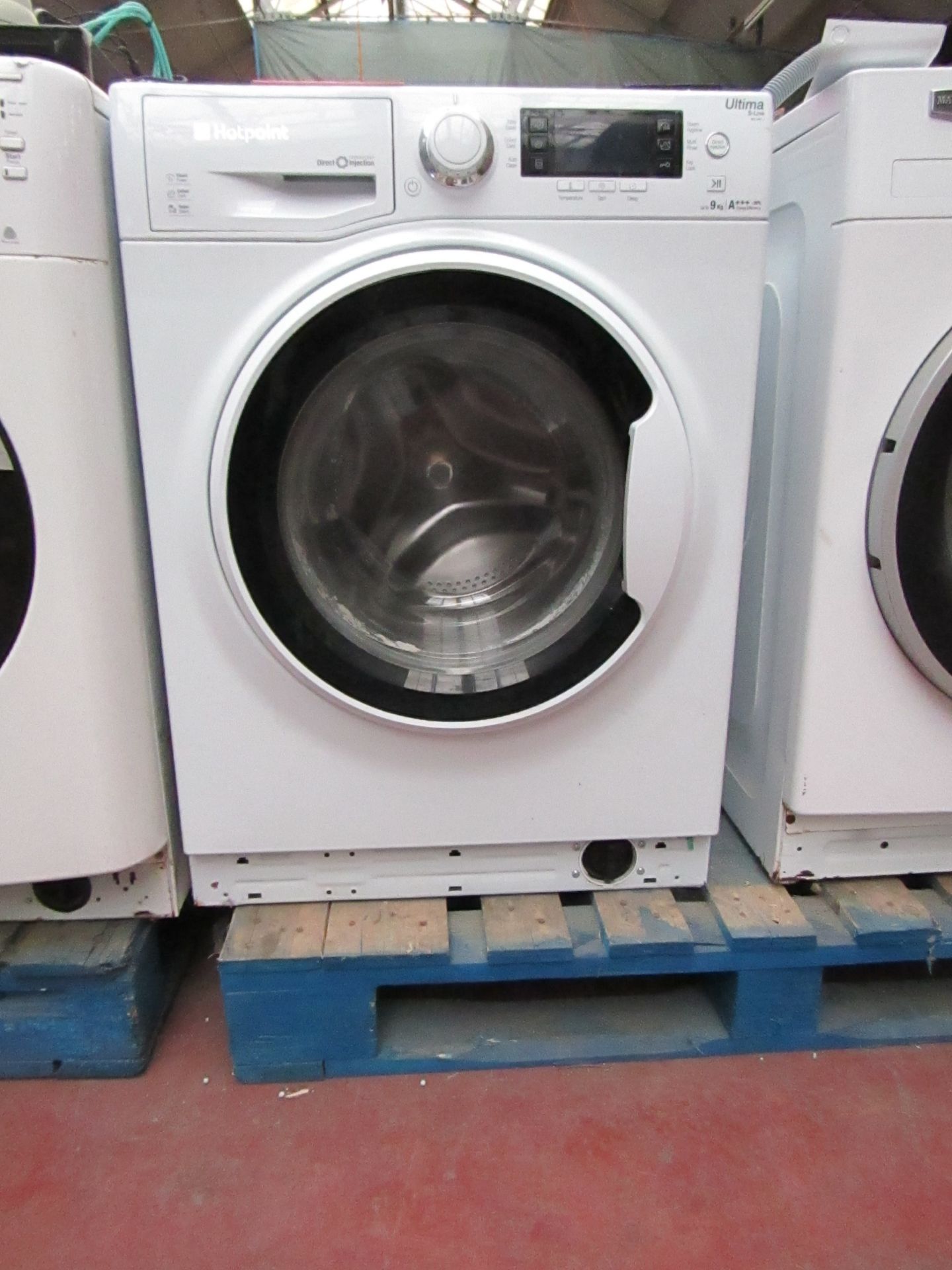 Hotppint Ultima S-Line 9Kg washing machine, Powers on and Spins