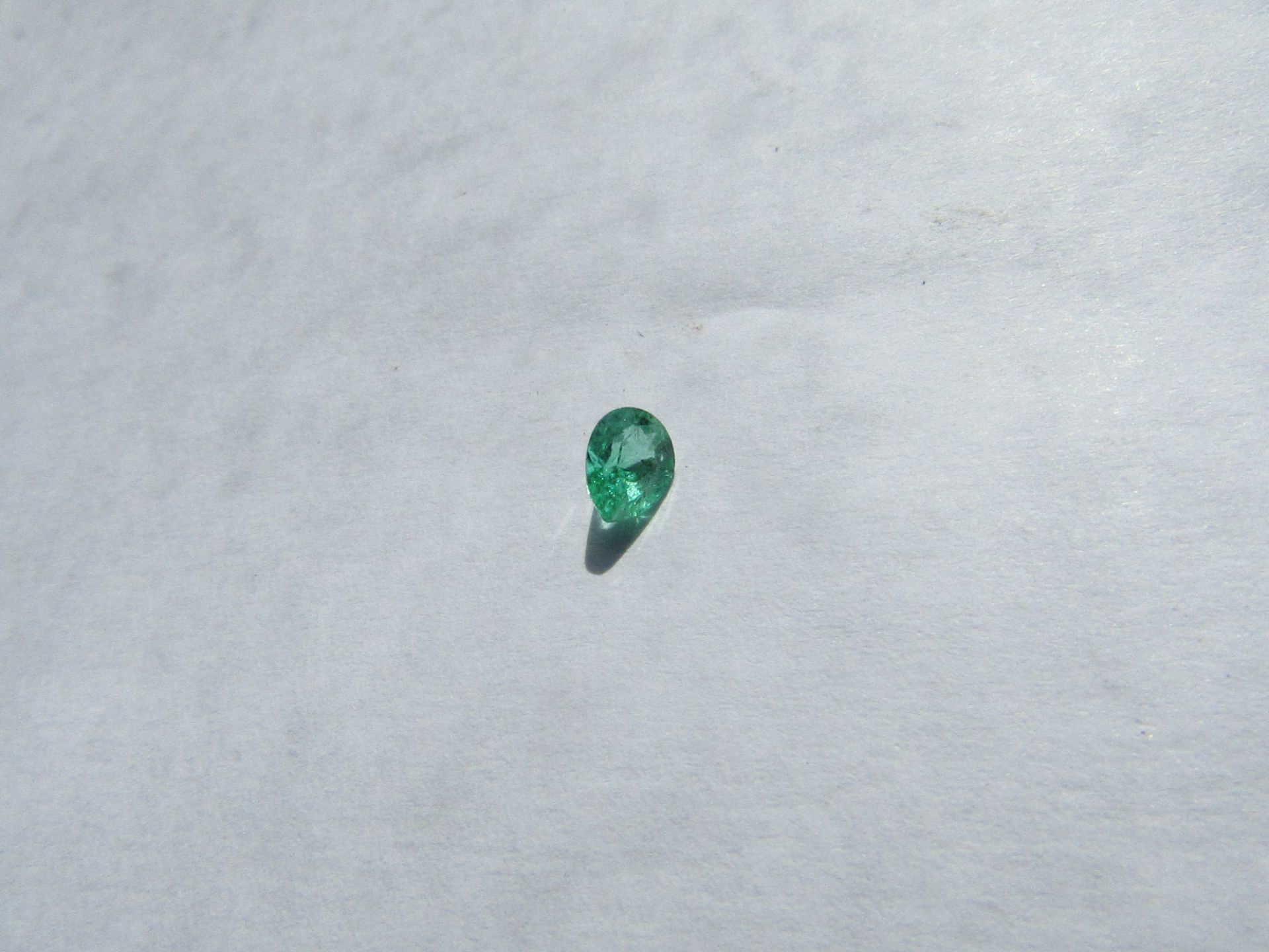 Natural emerald 0.62 Carat Average Retail Value £1,819.71 Gem  Stone Type: Emerald Total Weight: 0.