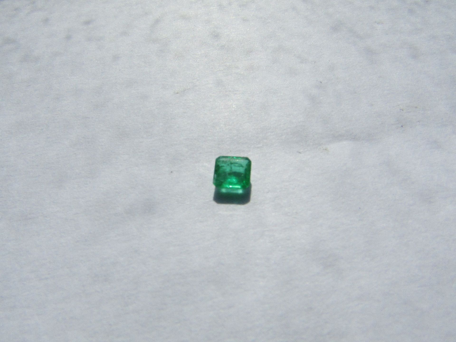 Natural Emerald 0.40 Carat Average retail value £512.37 Gemstone type: Emerald Weight: 0.40 cts