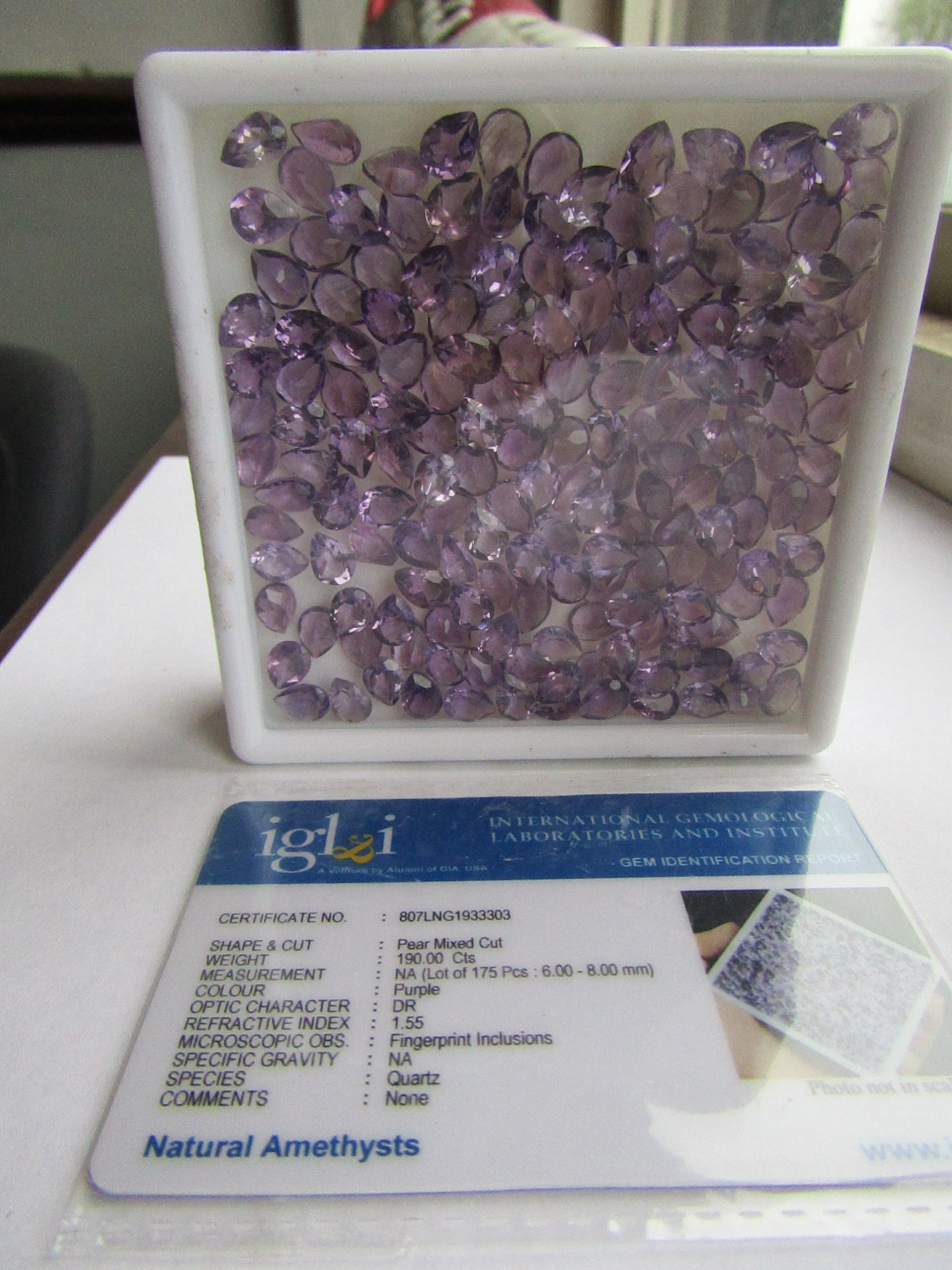 IGL&I Certified Quartz 190.00 carat 175 pieces Natural Brazilian Amethyst. A fantastic collection