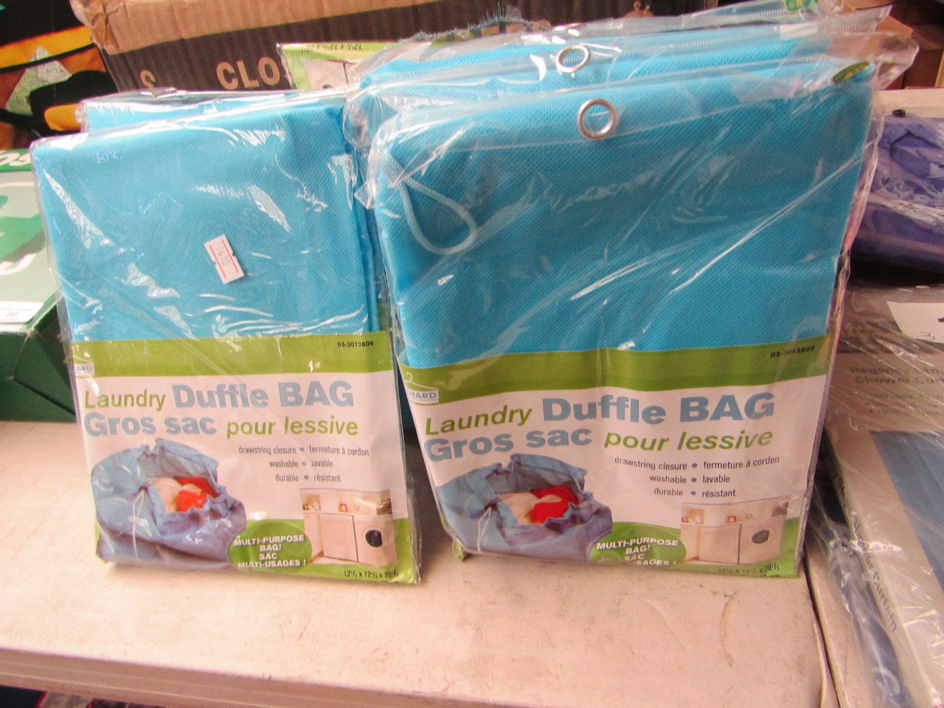 24 American laundry bags 31 cm x 31 cm x 72 cm individually wrapped and in 2 colours to keep smalls