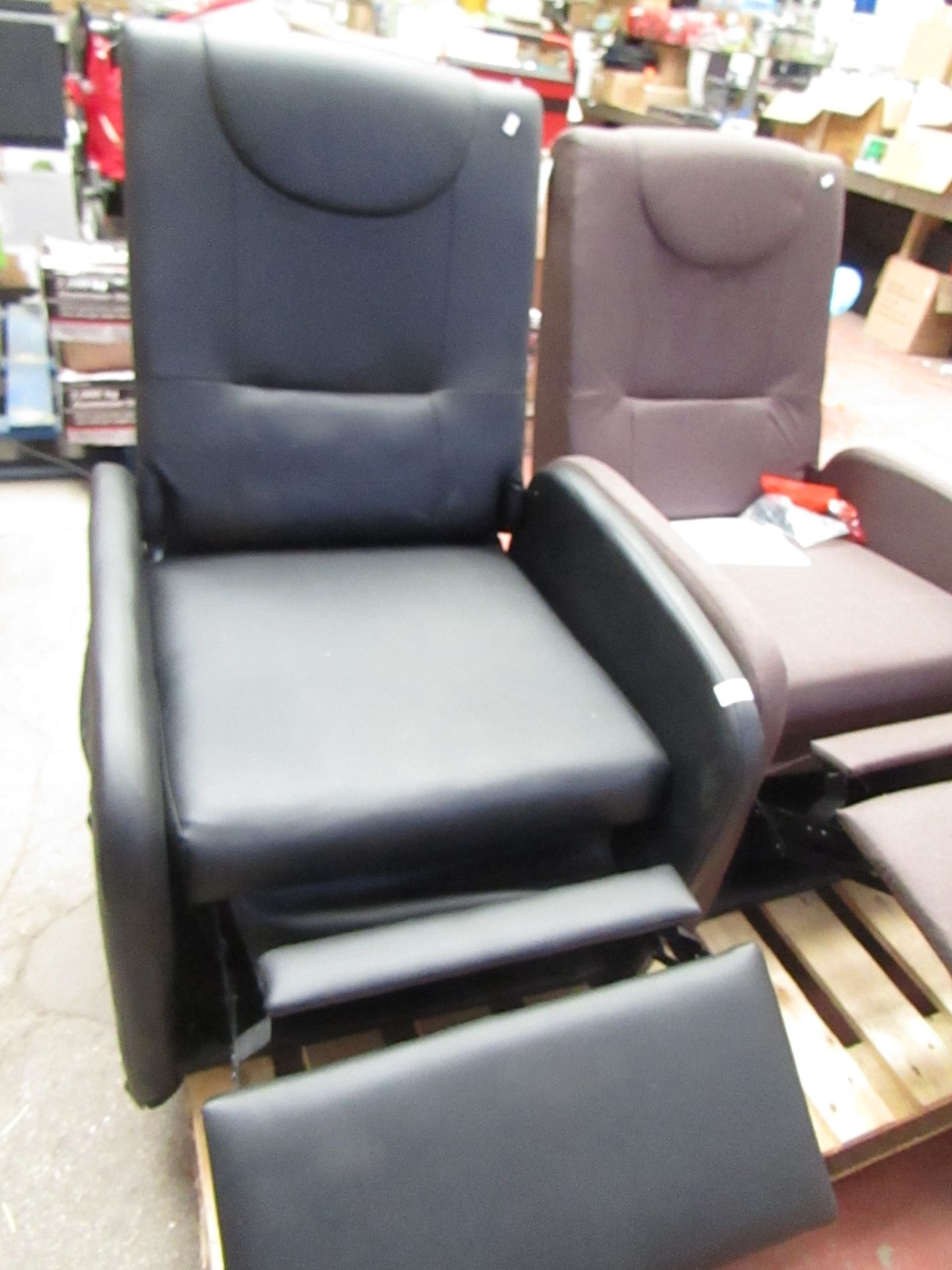 Small Reclining Chair Leather Style ) Footrest part needs attention