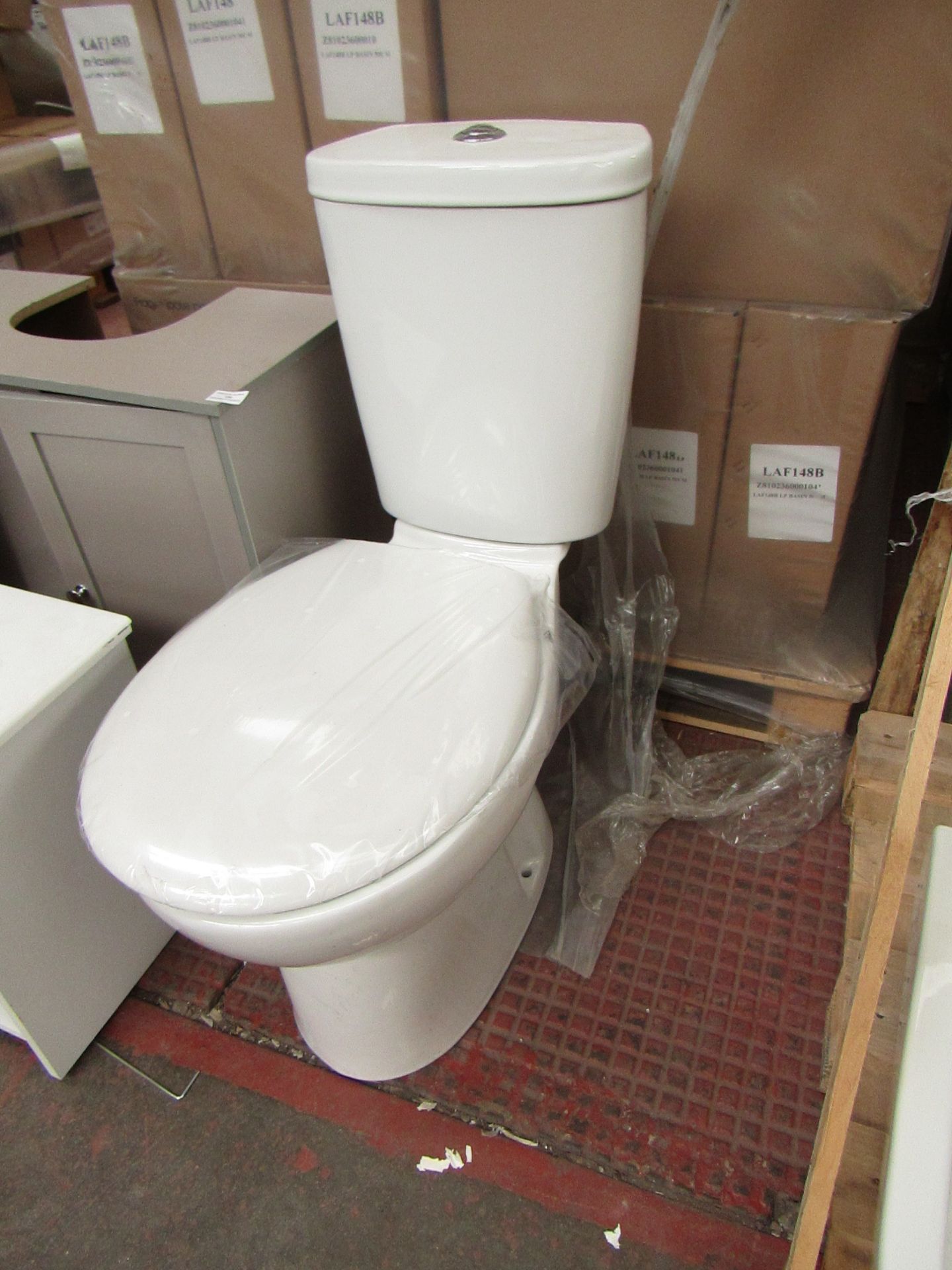 Unbranded Roca Close Coupled toilet comes complete with Cistern, Flush system, toilet pan and