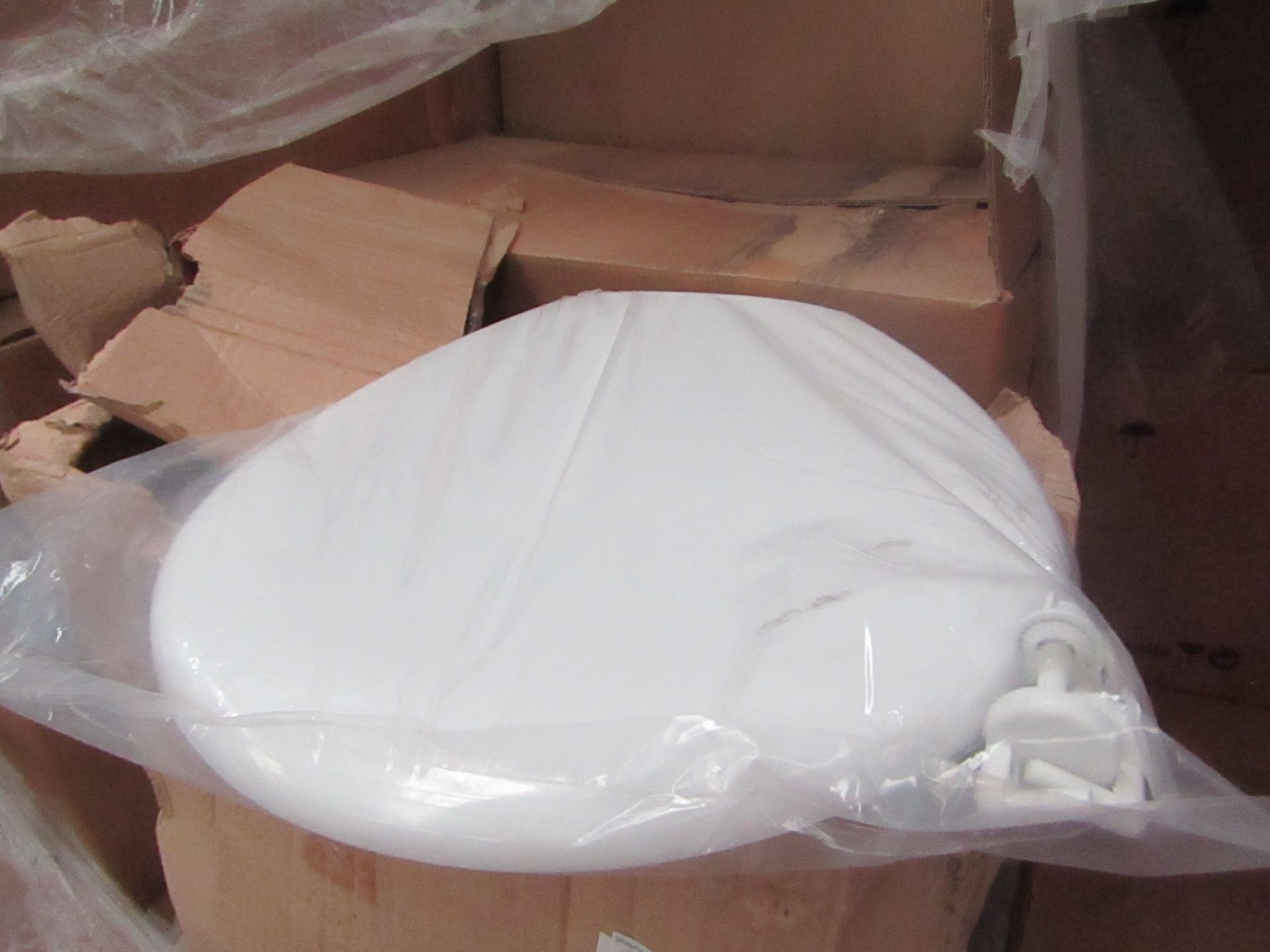 5x Unbranded Toilet seats, unused and individually bagged with hinges, more may be available to