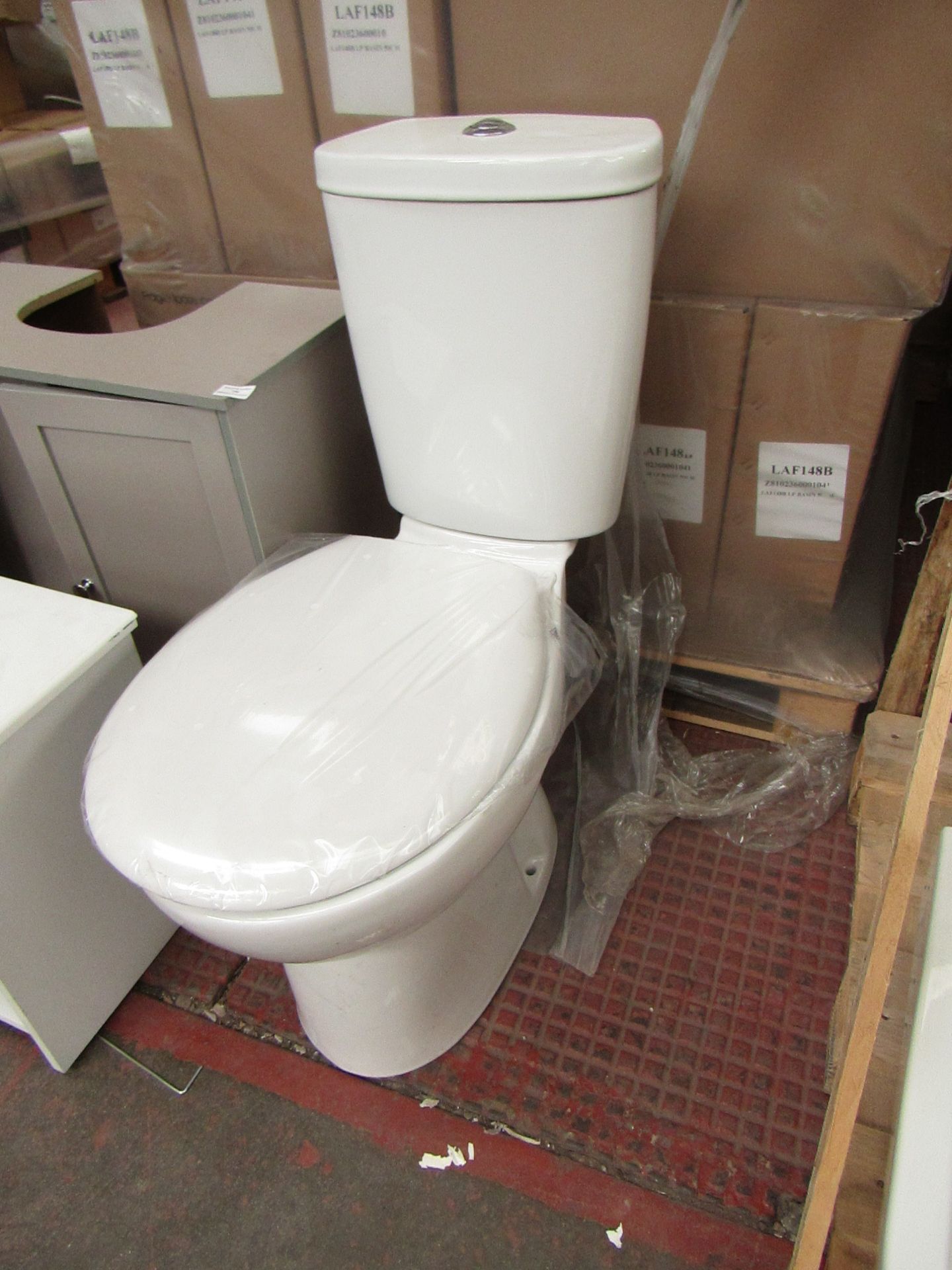 Unbranded Roca Close Coupled toilet comes complete with Cistern, Flush system, toilet pan and