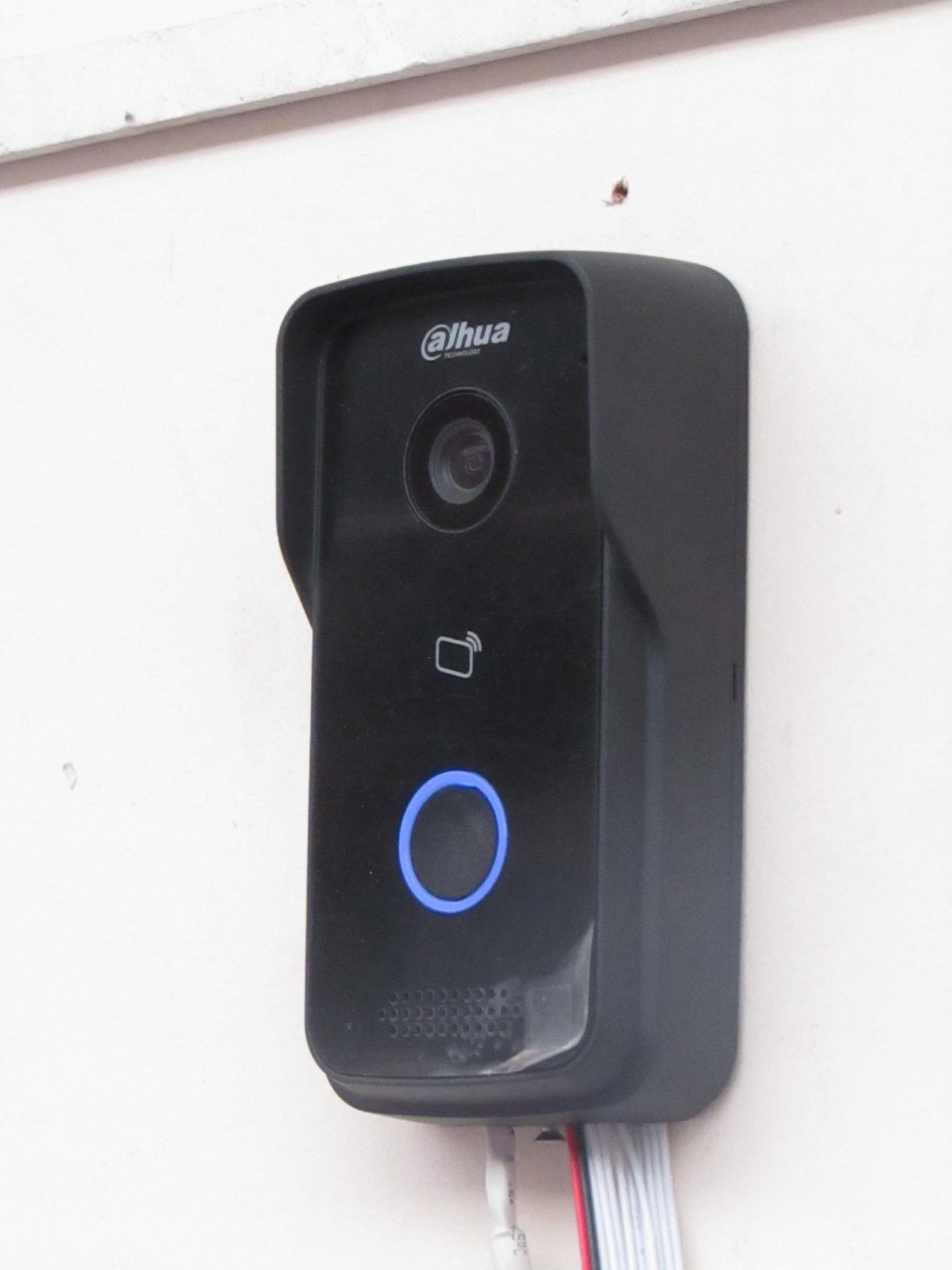 Dahua smart 1MP WiFi outdoor station doorbell Features: Can be set up wireless Audio enable to speak