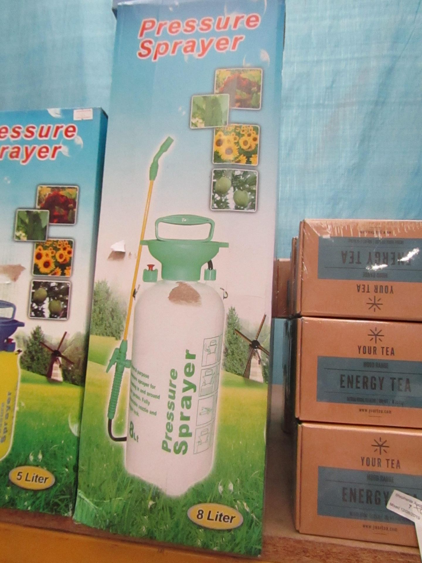 8L Pressure sprayer, new and boxed.