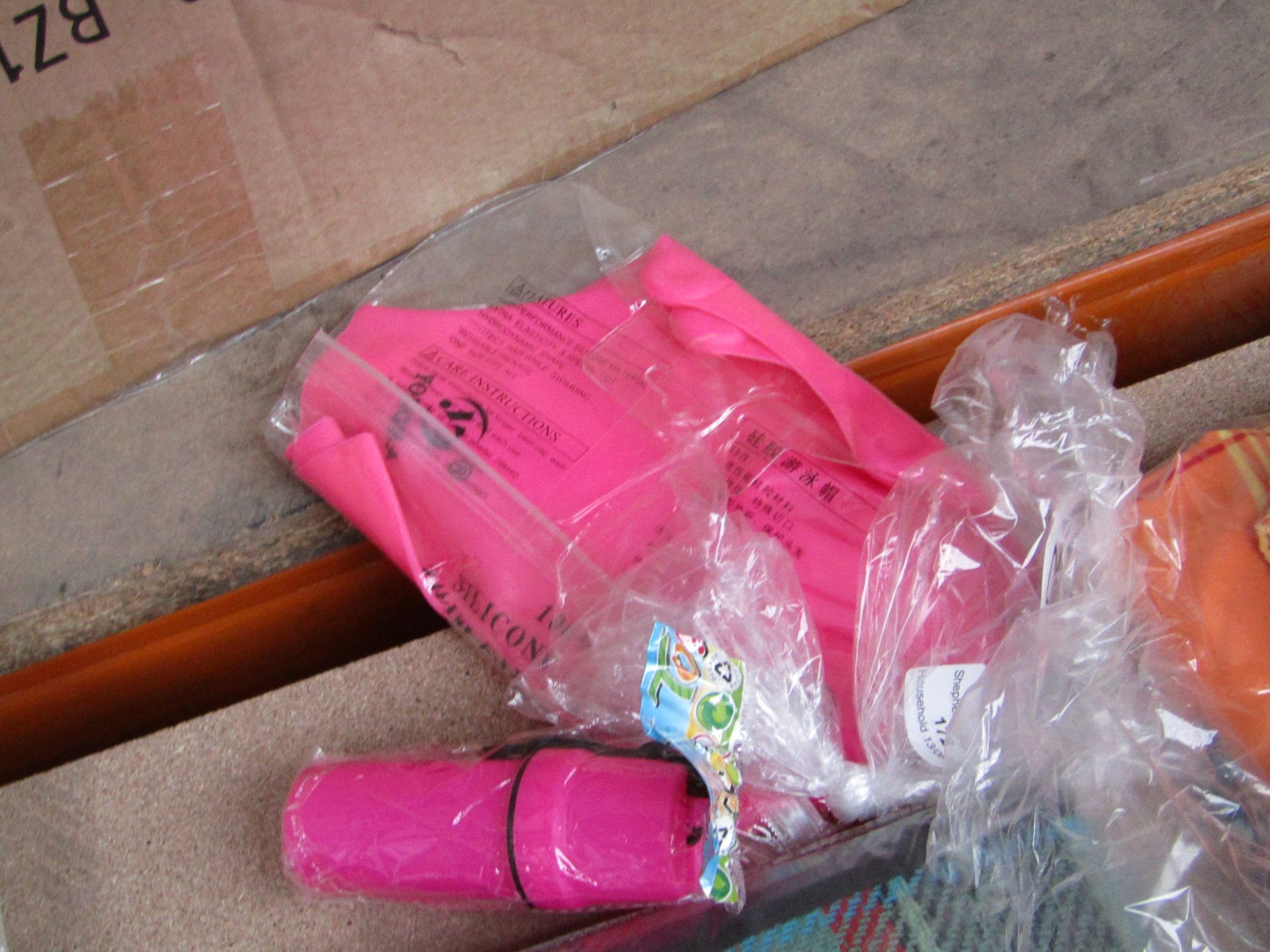 Pink coloured swimming accessories, gloves, new.
