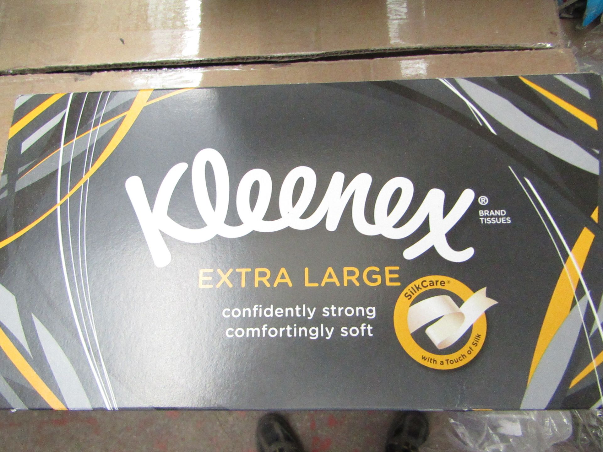 Pack of 6 x boxes of Kleenex Extra large tissues, boxes have damage such as been squashed.