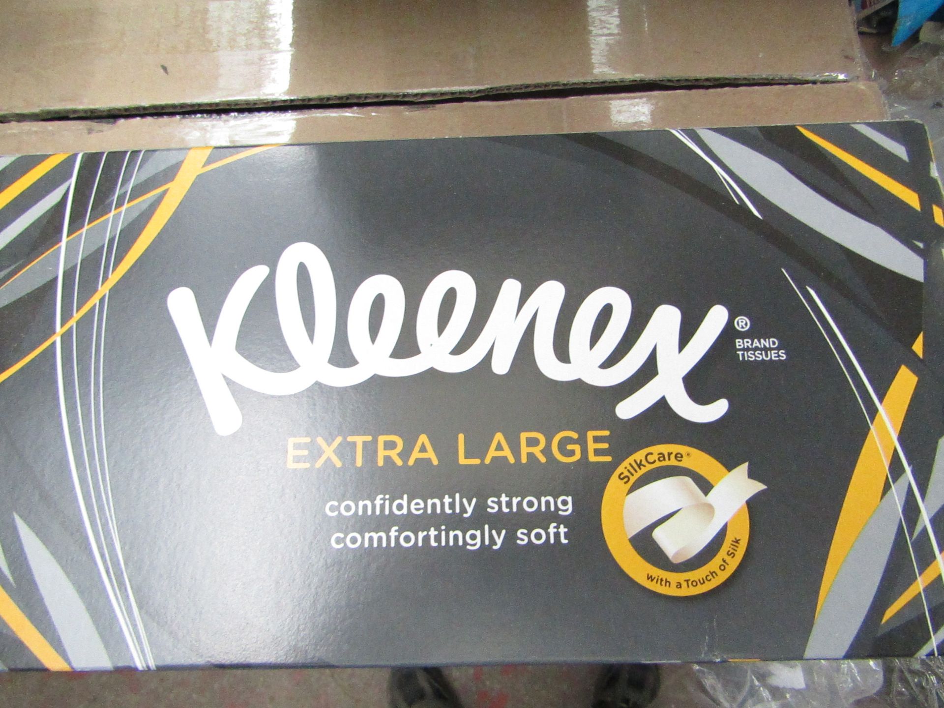 Pack of 6 x boxes of Kleenex Extra large tissues, boxes have damage such as been squashed.